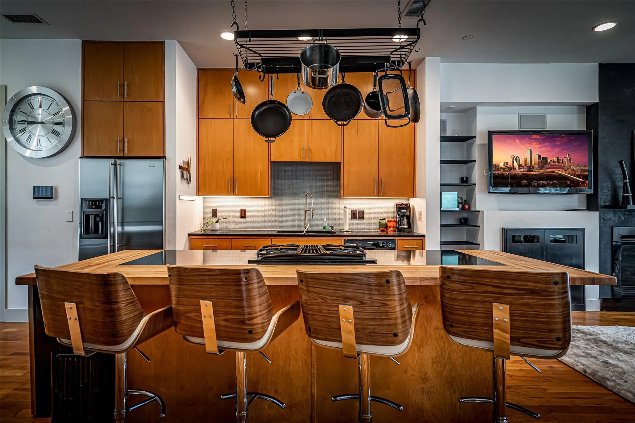 Condominium For Rent in Dallas County , 4614 Cedar Springs Road A, Dallas, Texas 75219, 2 Bedroom, 3 Bathroom, 2 Garage spaces, 1,876 Sqft, built in 2006, mls#21302506, Real Estate Agent in Dallas, Homes For Rent in Dallas county, Homes For Rent in Dallas, Realtor in Dallas Texas, Real Estate Brokerage Independent Realty Texas, Luminita Cordes Realtor