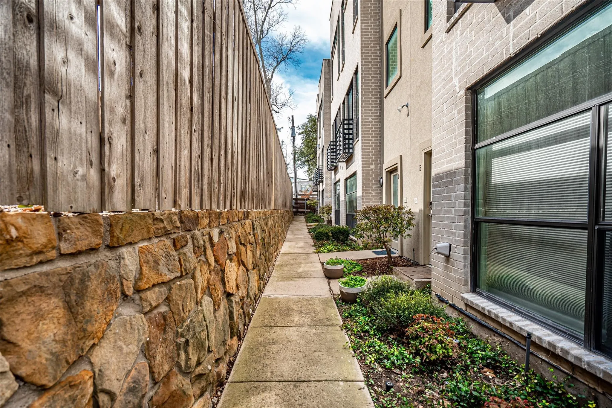 Condominium For Rent in Dallas County , 4614 Cedar Springs Road A, Dallas, Texas 75219, 2 Bedroom, 3 Bathroom, 2 Garage spaces, 1,876 Sqft, built in 2006, mls#21302506, Real Estate Agent in Dallas, Homes For Rent in Dallas county, Homes For Rent in Dallas, Realtor in Dallas Texas, Real Estate Brokerage Independent Realty Texas, Luminita Cordes Realtor