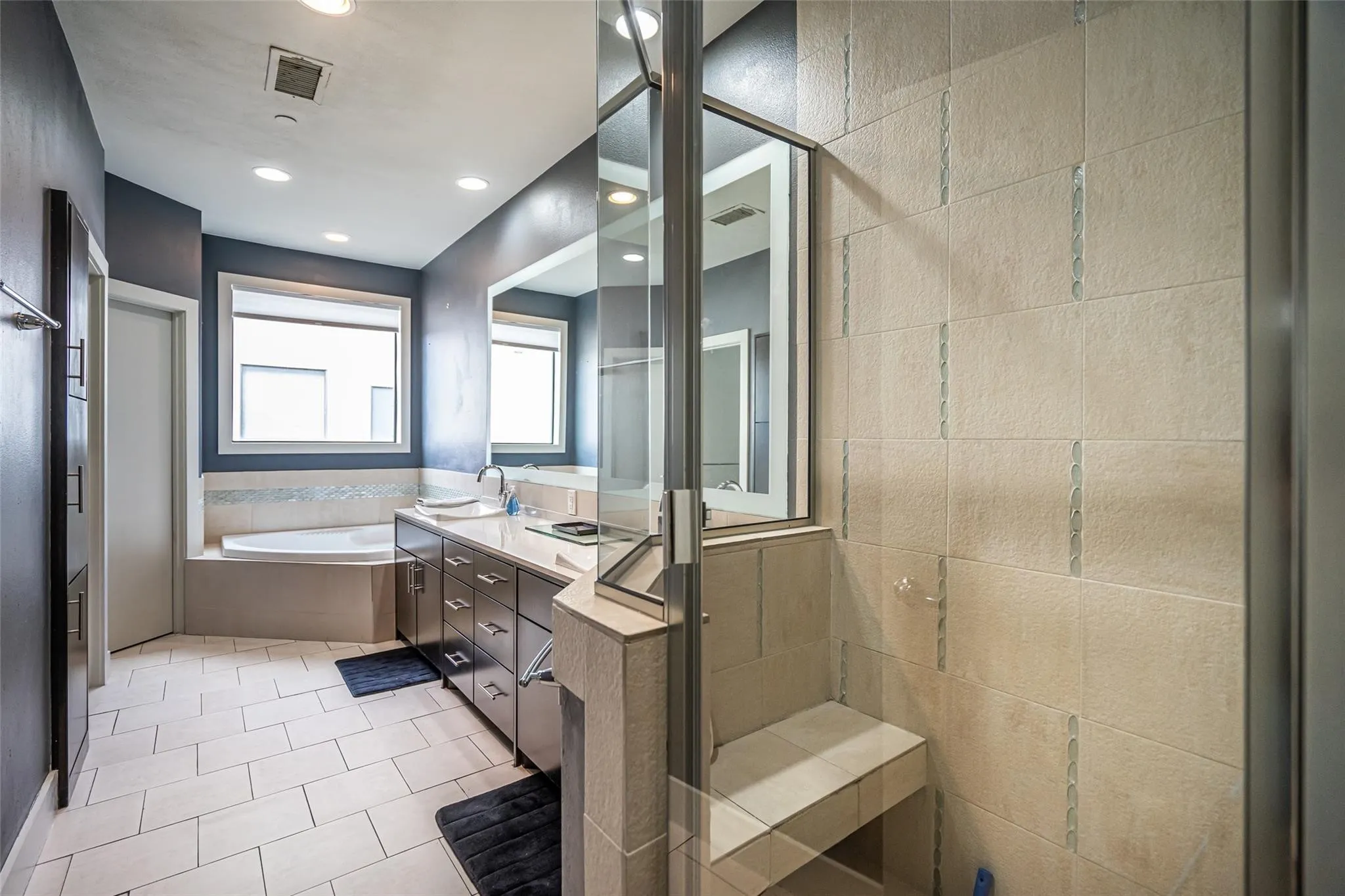 Condominium For Rent in Dallas County , 4614 Cedar Springs Road A, Dallas, Texas 75219, 2 Bedroom, 3 Bathroom, 2 Garage spaces, 1,876 Sqft, built in 2006, mls#21302506, Real Estate Agent in Dallas, Homes For Rent in Dallas county, Homes For Rent in Dallas, Realtor in Dallas Texas, Real Estate Brokerage Independent Realty Texas, Luminita Cordes Realtor