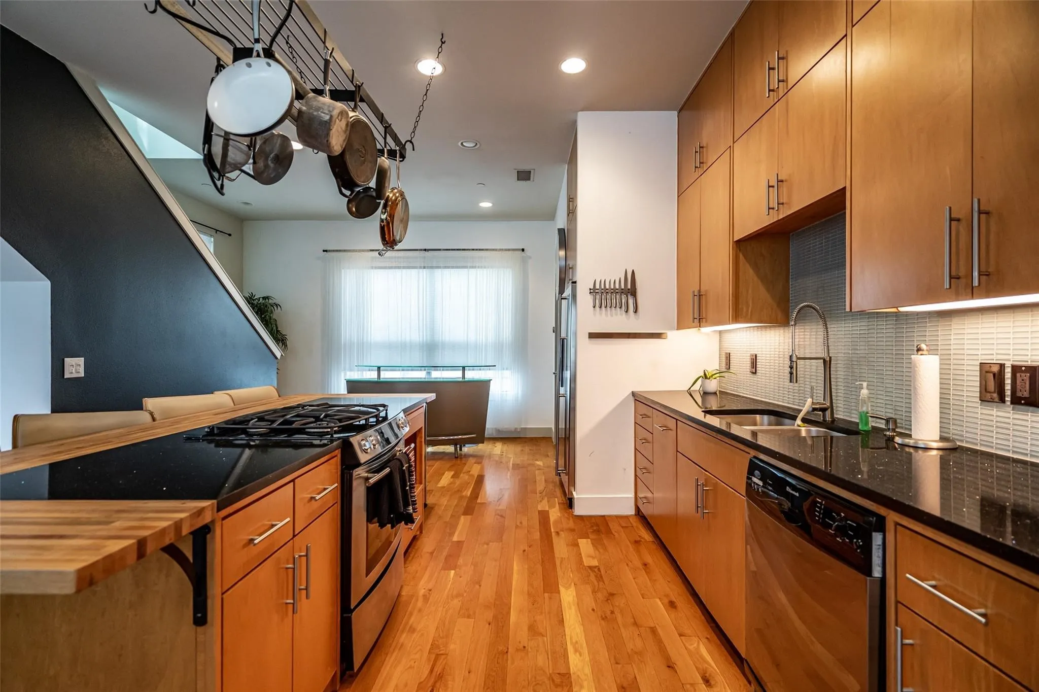 Condominium For Rent in Dallas County , 4614 Cedar Springs Road A, Dallas, Texas 75219, 2 Bedroom, 3 Bathroom, 2 Garage spaces, 1,876 Sqft, built in 2006, mls#21302506, Real Estate Agent in Dallas, Homes For Rent in Dallas county, Homes For Rent in Dallas, Realtor in Dallas Texas, Real Estate Brokerage Independent Realty Texas, Luminita Cordes Realtor