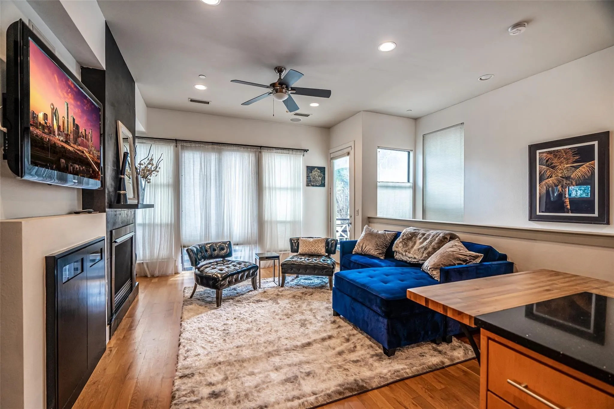 Condominium For Rent in Dallas County , 4614 Cedar Springs Road A, Dallas, Texas 75219, 2 Bedroom, 3 Bathroom, 2 Garage spaces, 1,876 Sqft, built in 2006, mls#21302506, Real Estate Agent in Dallas, Homes For Rent in Dallas county, Homes For Rent in Dallas, Realtor in Dallas Texas, Real Estate Brokerage Independent Realty Texas, Luminita Cordes Realtor