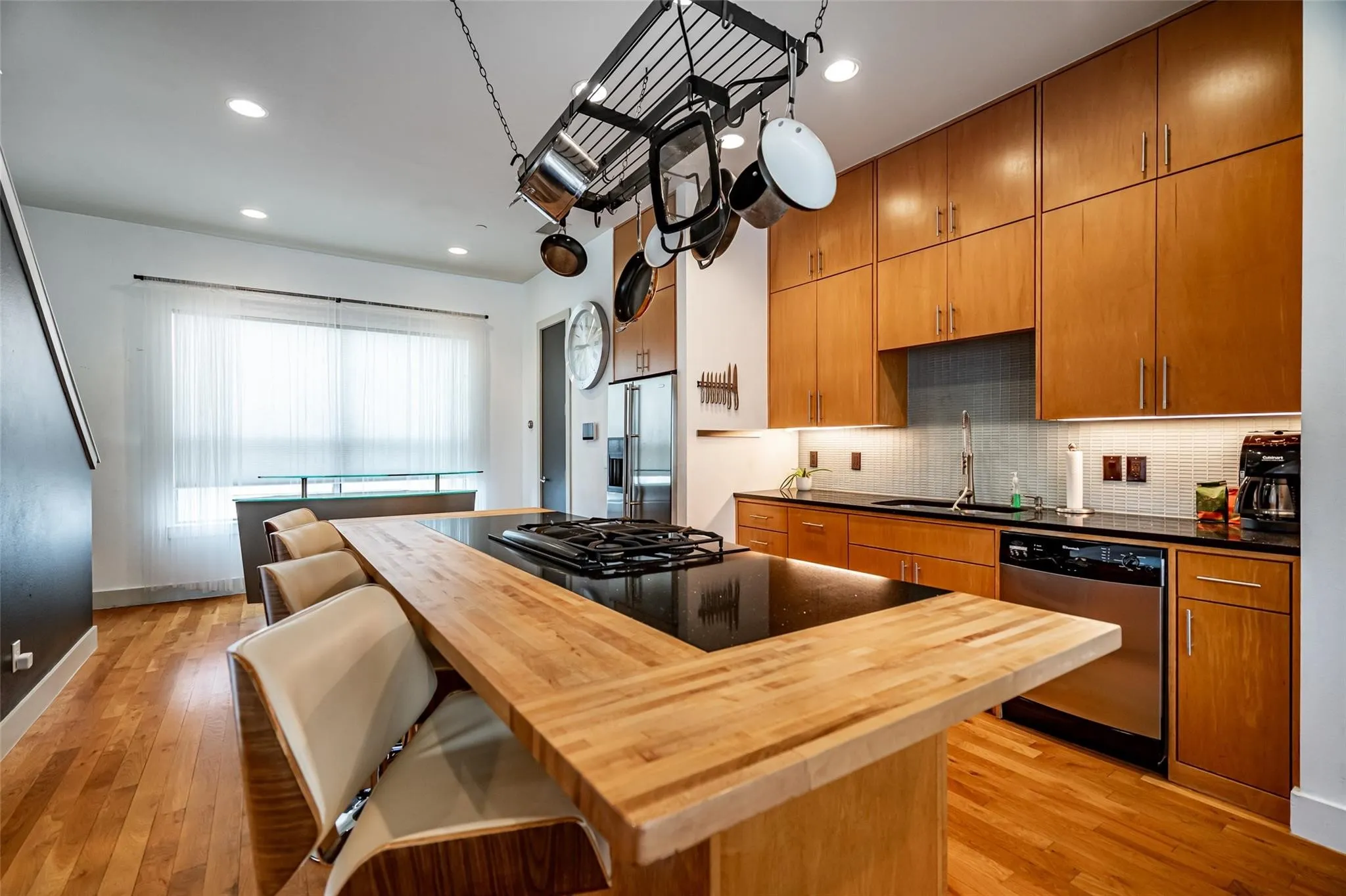 Condominium For Rent in Dallas County , 4614 Cedar Springs Road A, Dallas, Texas 75219, 2 Bedroom, 3 Bathroom, 2 Garage spaces, 1,876 Sqft, built in 2006, mls#21302506, Real Estate Agent in Dallas, Homes For Rent in Dallas county, Homes For Rent in Dallas, Realtor in Dallas Texas, Real Estate Brokerage Independent Realty Texas, Luminita Cordes Realtor