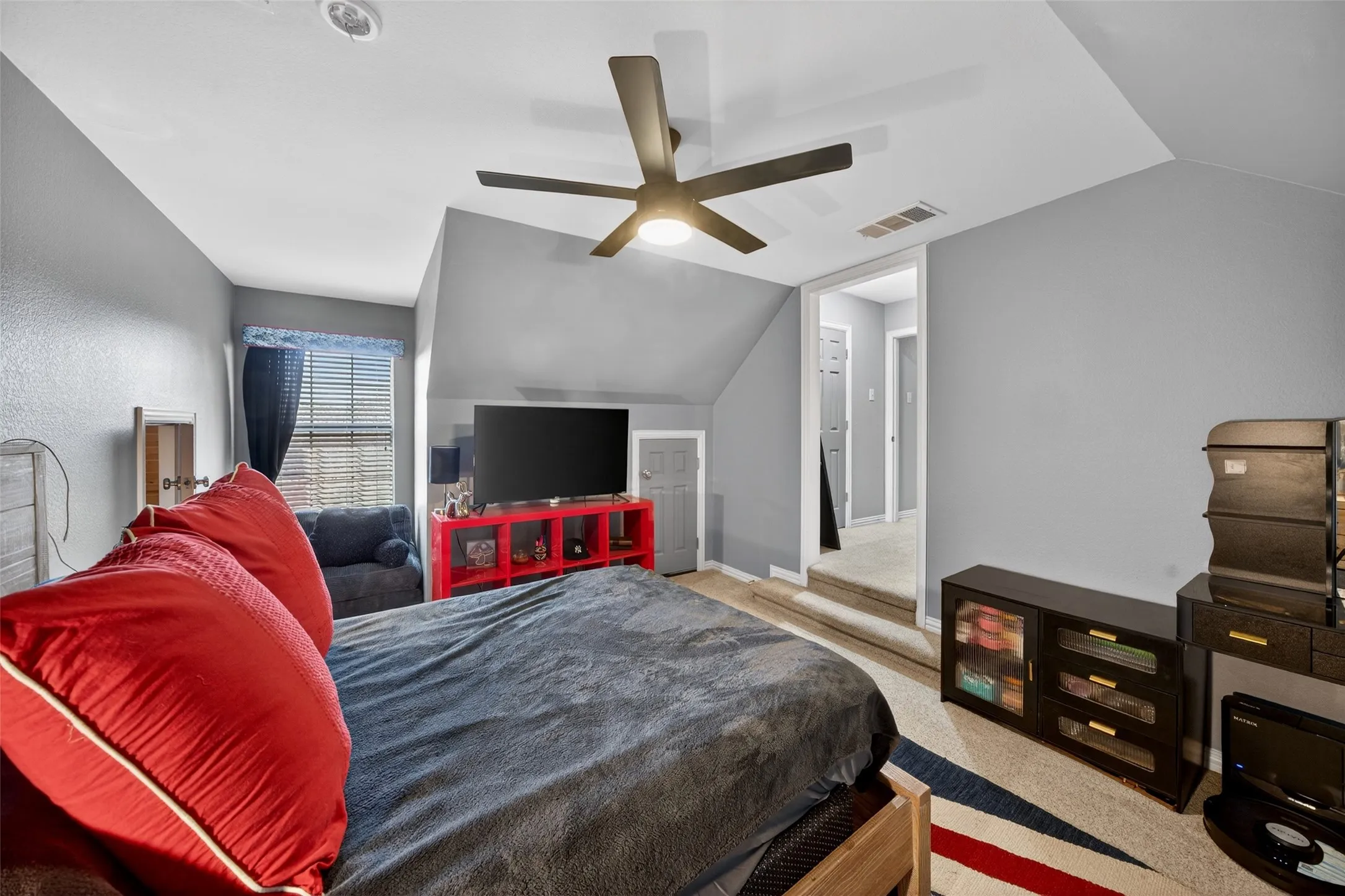 Single Family Residence For Rent in Tarrant County , 301 Foxcroft Lane, Keller, Texas 76248, 4 Bedroom, 4 Bathroom, 3 Garage spaces, 4,231 Sqft, built in 2005, mls#21308680, Real Estate Agent in Keller, Homes For Rent in Tarrant county, Homes For Rent in Keller, Realtor in Keller Texas, Real Estate Brokerage Independent Realty Texas, Luminita Cordes Realtor