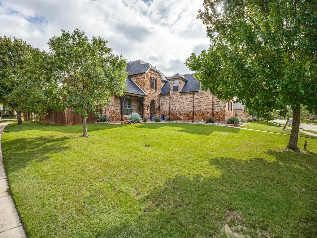 Single Family Residence For Rent in Tarrant County , 301 Foxcroft Lane, Keller, Texas 76248, 4 Bedroom, 4 Bathroom, 3 Garage spaces, 4,231 Sqft, built in 2005, mls#21308680, Real Estate Agent in Keller, Homes For Rent in Tarrant county, Homes For Rent in Keller, Realtor in Keller Texas, Real Estate Brokerage Independent Realty Texas, Luminita Cordes Realtor
