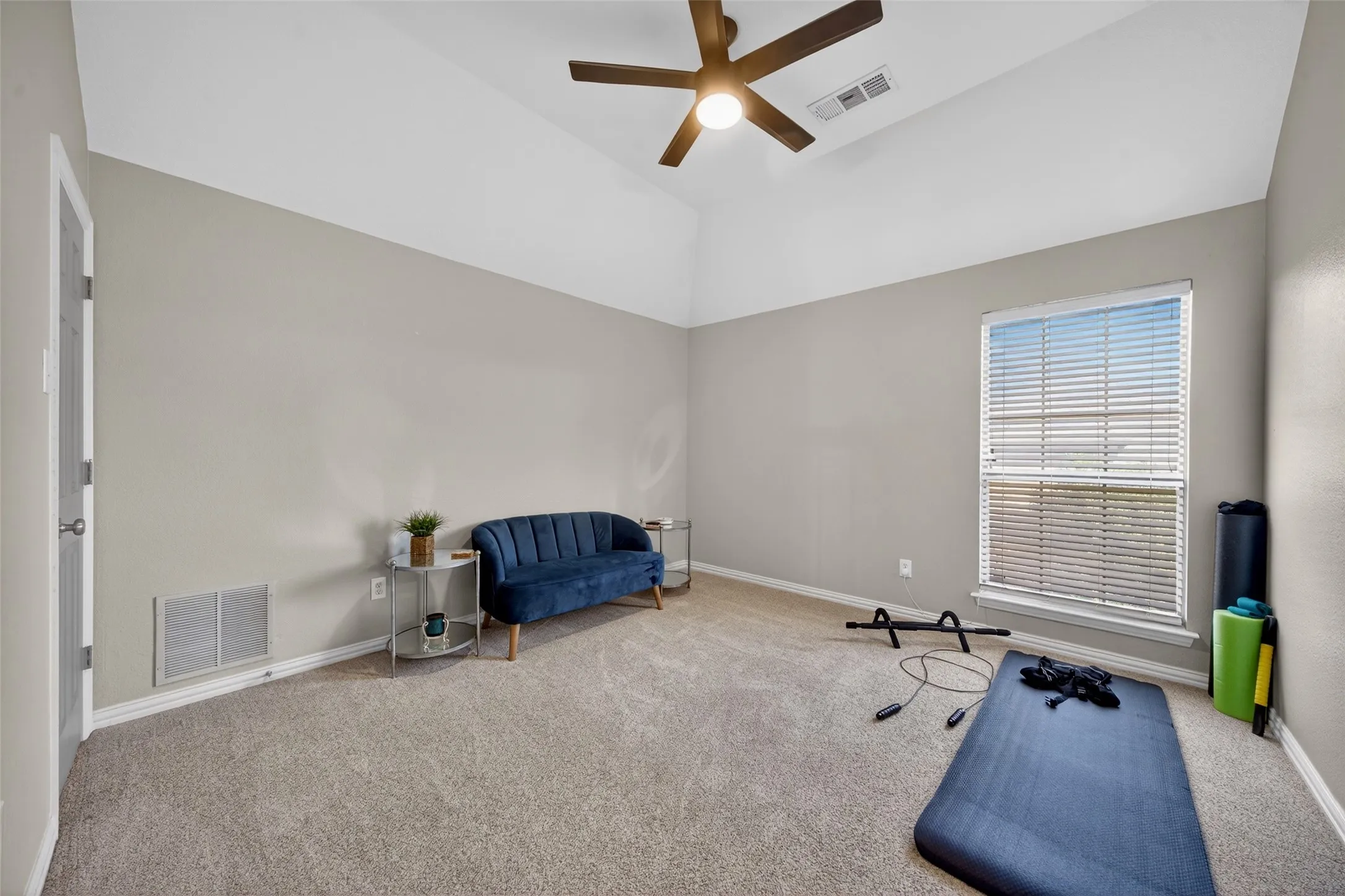 Single Family Residence For Rent in Tarrant County , 301 Foxcroft Lane, Keller, Texas 76248, 4 Bedroom, 4 Bathroom, 3 Garage spaces, 4,231 Sqft, built in 2005, mls#21308680, Real Estate Agent in Keller, Homes For Rent in Tarrant county, Homes For Rent in Keller, Realtor in Keller Texas, Real Estate Brokerage Independent Realty Texas, Luminita Cordes Realtor