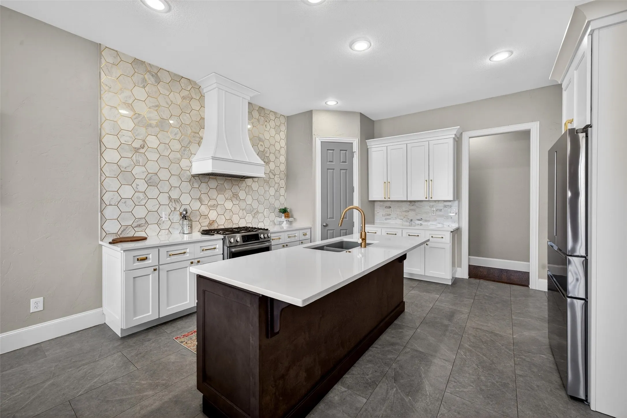 Single Family Residence For Rent in Tarrant County , 301 Foxcroft Lane, Keller, Texas 76248, 4 Bedroom, 4 Bathroom, 3 Garage spaces, 4,231 Sqft, built in 2005, mls#21308680, Real Estate Agent in Keller, Homes For Rent in Tarrant county, Homes For Rent in Keller, Realtor in Keller Texas, Real Estate Brokerage Independent Realty Texas, Luminita Cordes Realtor