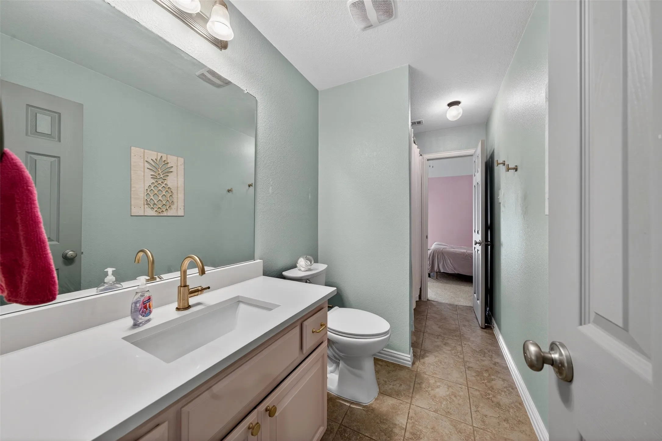 Single Family Residence For Rent in Tarrant County , 301 Foxcroft Lane, Keller, Texas 76248, 4 Bedroom, 4 Bathroom, 3 Garage spaces, 4,231 Sqft, built in 2005, mls#21308680, Real Estate Agent in Keller, Homes For Rent in Tarrant county, Homes For Rent in Keller, Realtor in Keller Texas, Real Estate Brokerage Independent Realty Texas, Luminita Cordes Realtor