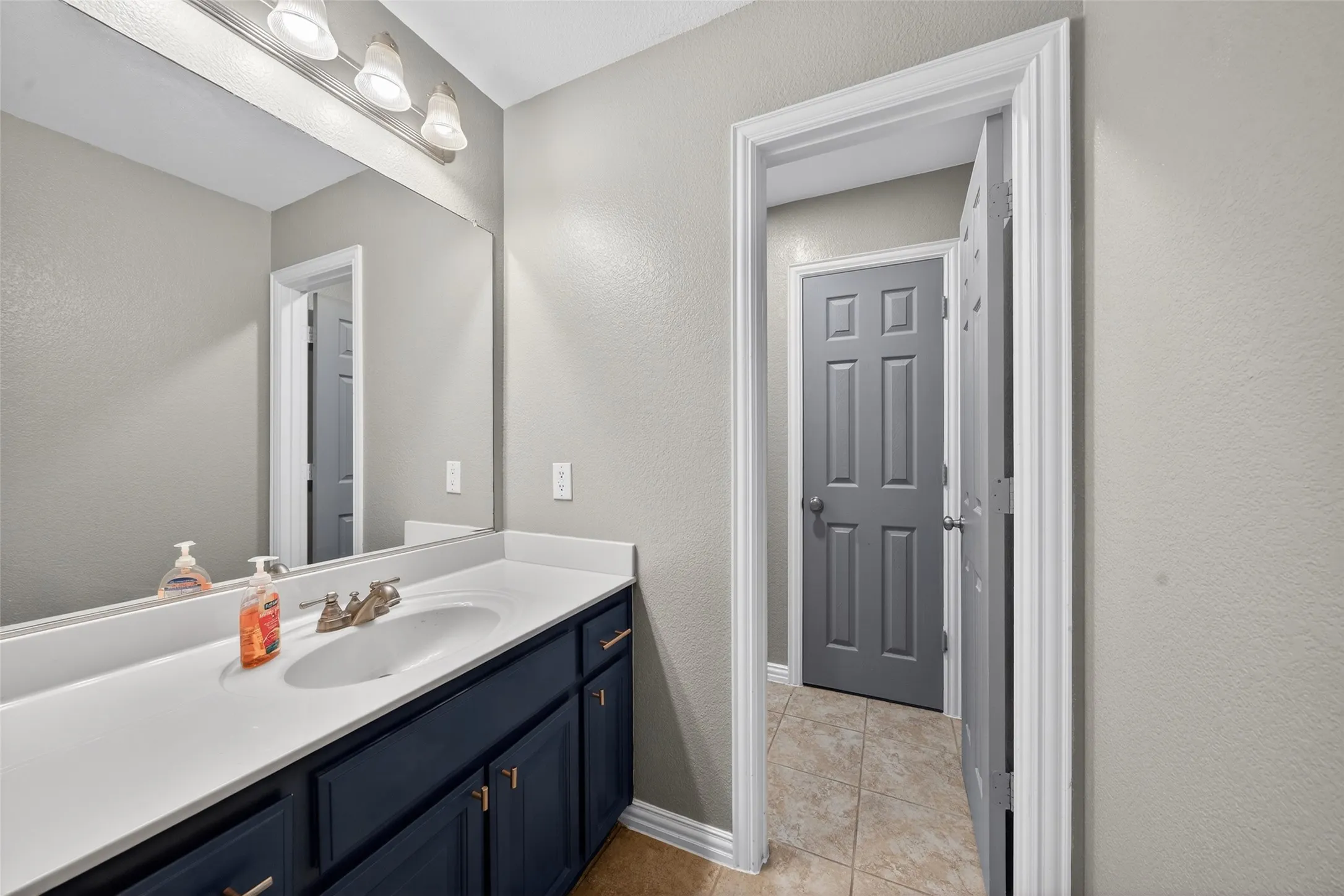 Single Family Residence For Rent in Tarrant County , 301 Foxcroft Lane, Keller, Texas 76248, 4 Bedroom, 4 Bathroom, 3 Garage spaces, 4,231 Sqft, built in 2005, mls#21308680, Real Estate Agent in Keller, Homes For Rent in Tarrant county, Homes For Rent in Keller, Realtor in Keller Texas, Real Estate Brokerage Independent Realty Texas, Luminita Cordes Realtor