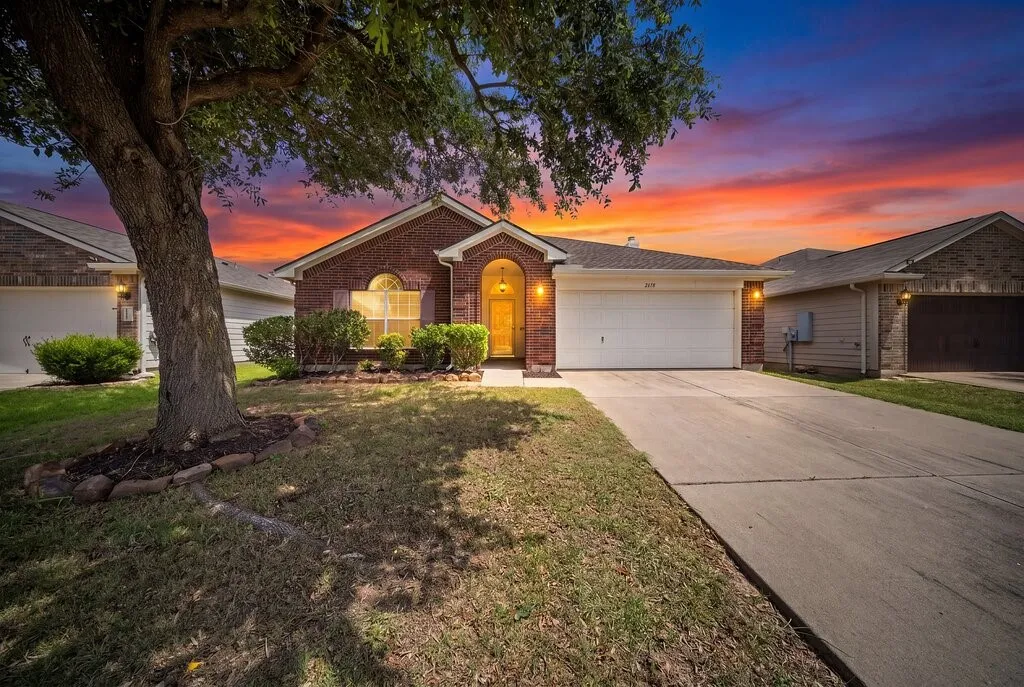 Single Family Residence For Sale in Collin County , 2018 Hickory Trail, Anna, Texas 75409, 4 Bedroom, 2 Bathroom, 2 Garage spaces, 1,898 Sqft, built in 2005, mls#21308452, Real Estate Agent in Anna, Homes For Sale in Collin county, Homes For Sale in Anna, Realtor in Anna Texas, Real Estate Brokerage Independent Realty Texas, Luminita Cordes Realtor