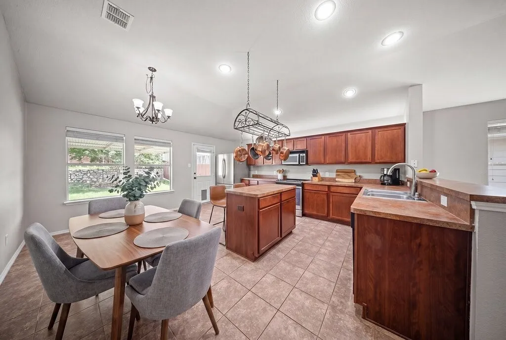 Single Family Residence For Sale in Collin County , 2018 Hickory Trail, Anna, Texas 75409, 4 Bedroom, 2 Bathroom, 2 Garage spaces, 1,898 Sqft, built in 2005, mls#21308452, Real Estate Agent in Anna, Homes For Sale in Collin county, Homes For Sale in Anna, Realtor in Anna Texas, Real Estate Brokerage Independent Realty Texas, Luminita Cordes Realtor
