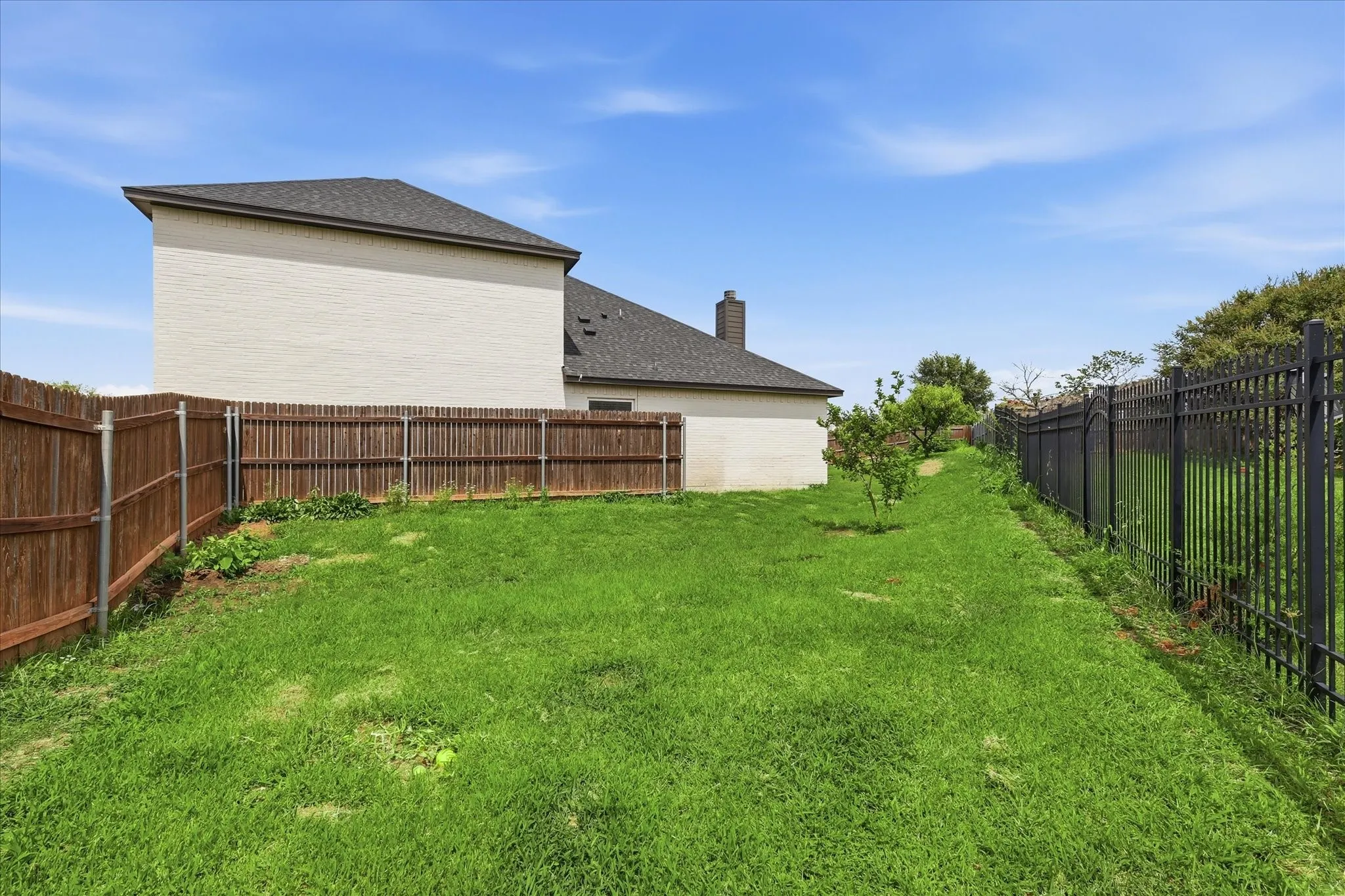 Expansive backyard with room to roam! Perfect for entertaining, pets, gardening, or simply enjoying the outdoors.