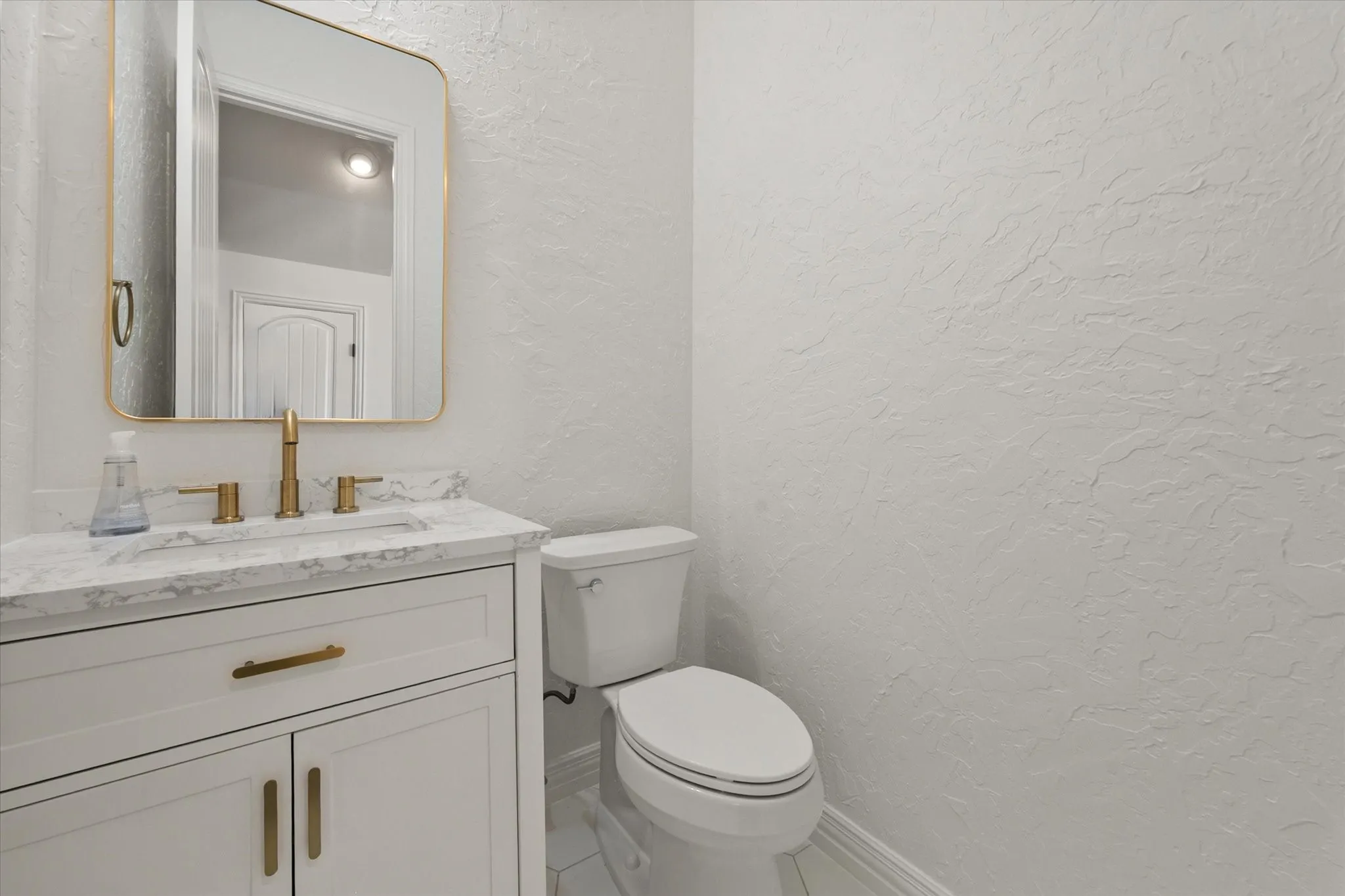 Single Family Residence For Sale in Tarrant County , 6056 Bennett Lawson Road, Mansfield, Texas 76063, 4 Bedroom, 5 Bathroom, 5 Garage spaces, 4,580 Sqft, built in 2008, mls#21308691, Real Estate Agent in Mansfield, Homes For Sale in Tarrant county, Homes For Sale in Mansfield, Realtor in Mansfield Texas, Real Estate Brokerage Independent Realty Texas, Luminita Cordes Realtor