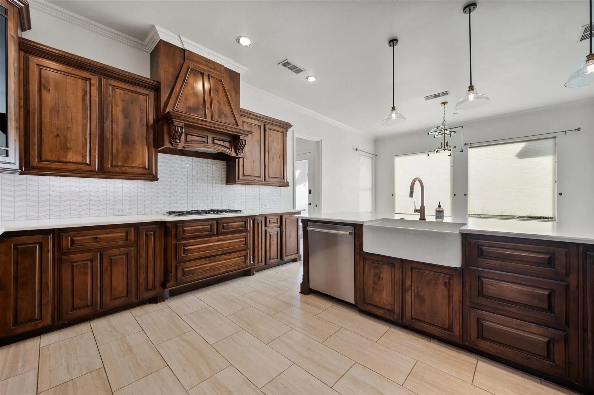 Single Family Residence For Sale in Tarrant County , 6056 Bennett Lawson Road, Mansfield, Texas 76063, 4 Bedroom, 5 Bathroom, 5 Garage spaces, 4,580 Sqft, built in 2008, mls#21308691, Real Estate Agent in Mansfield, Homes For Sale in Tarrant county, Homes For Sale in Mansfield, Realtor in Mansfield Texas, Real Estate Brokerage Independent Realty Texas, Luminita Cordes Realtor