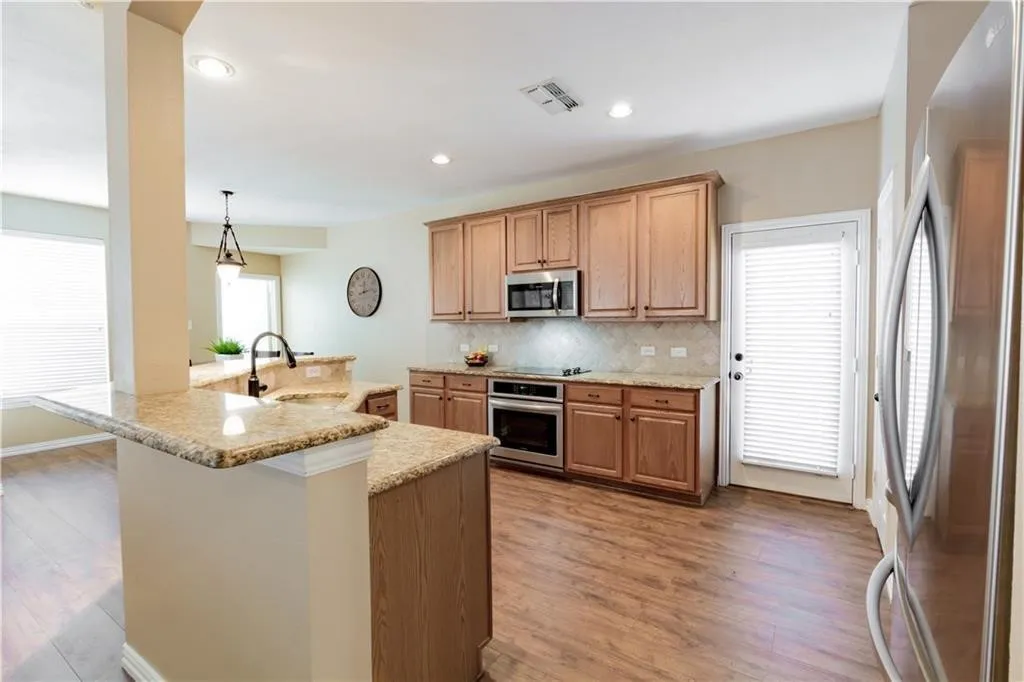 Single Family Residence For Rent in Collin County , 2413 Aberdeen Avenue, Mc Kinney, Texas 75072, 3 Bedroom, 3 Bathroom, 2 Garage spaces, 2,778 Sqft, built in 2001, mls#21308565, Real Estate Agent in Mc Kinney, Homes For Rent in Collin county, Homes For Rent in Mc Kinney, Realtor in Mc Kinney Texas, Real Estate Brokerage Independent Realty Texas, Luminita Cordes Realtor