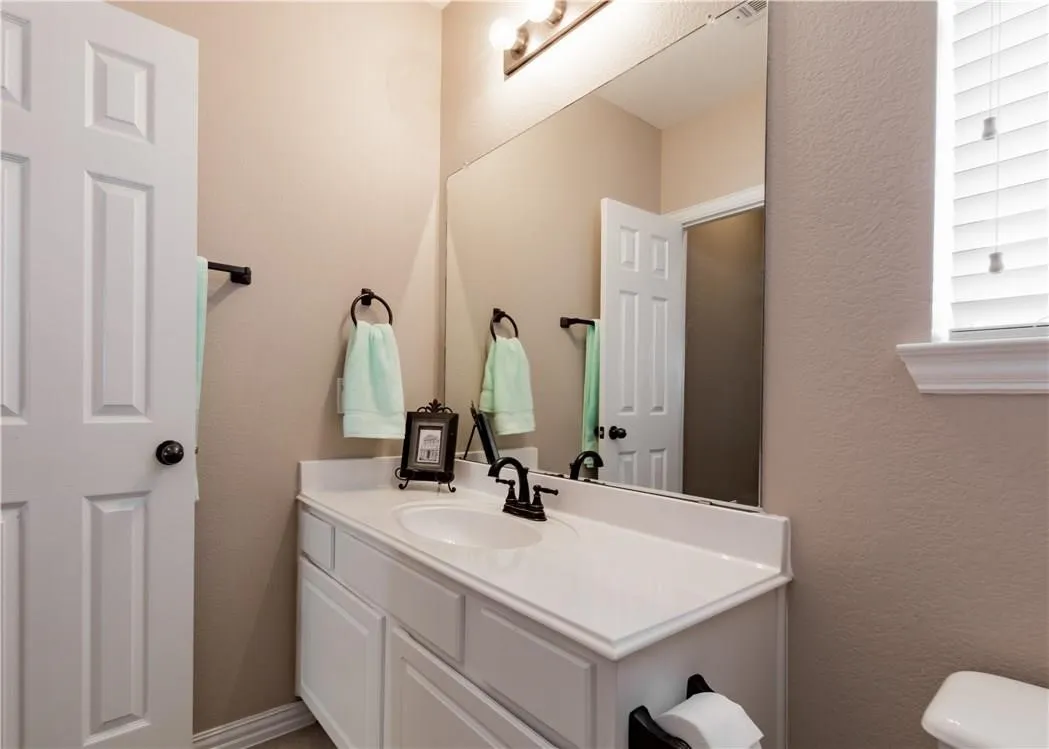 Single Family Residence For Rent in Collin County , 2413 Aberdeen Avenue, Mc Kinney, Texas 75072, 3 Bedroom, 3 Bathroom, 2 Garage spaces, 2,778 Sqft, built in 2001, mls#21308565, Real Estate Agent in Mc Kinney, Homes For Rent in Collin county, Homes For Rent in Mc Kinney, Realtor in Mc Kinney Texas, Real Estate Brokerage Independent Realty Texas, Luminita Cordes Realtor