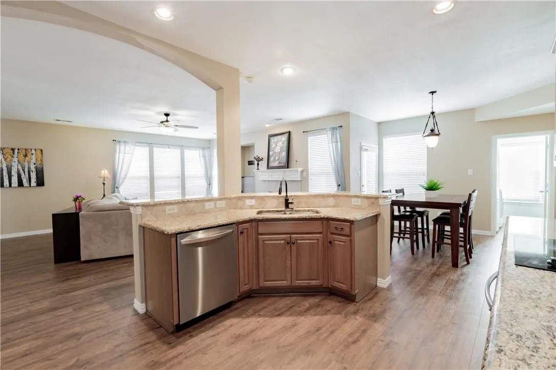 Single Family Residence For Rent in Collin County , 2413 Aberdeen Avenue, Mc Kinney, Texas 75072, 3 Bedroom, 3 Bathroom, 2 Garage spaces, 2,778 Sqft, built in 2001, mls#21308565, Real Estate Agent in Mc Kinney, Homes For Rent in Collin county, Homes For Rent in Mc Kinney, Realtor in Mc Kinney Texas, Real Estate Brokerage Independent Realty Texas, Luminita Cordes Realtor