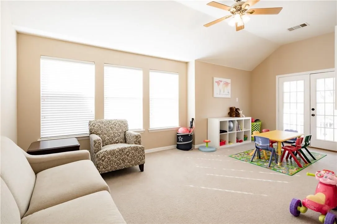 Single Family Residence For Rent in Collin County , 2413 Aberdeen Avenue, Mc Kinney, Texas 75072, 3 Bedroom, 3 Bathroom, 2 Garage spaces, 2,778 Sqft, built in 2001, mls#21308565, Real Estate Agent in Mc Kinney, Homes For Rent in Collin county, Homes For Rent in Mc Kinney, Realtor in Mc Kinney Texas, Real Estate Brokerage Independent Realty Texas, Luminita Cordes Realtor