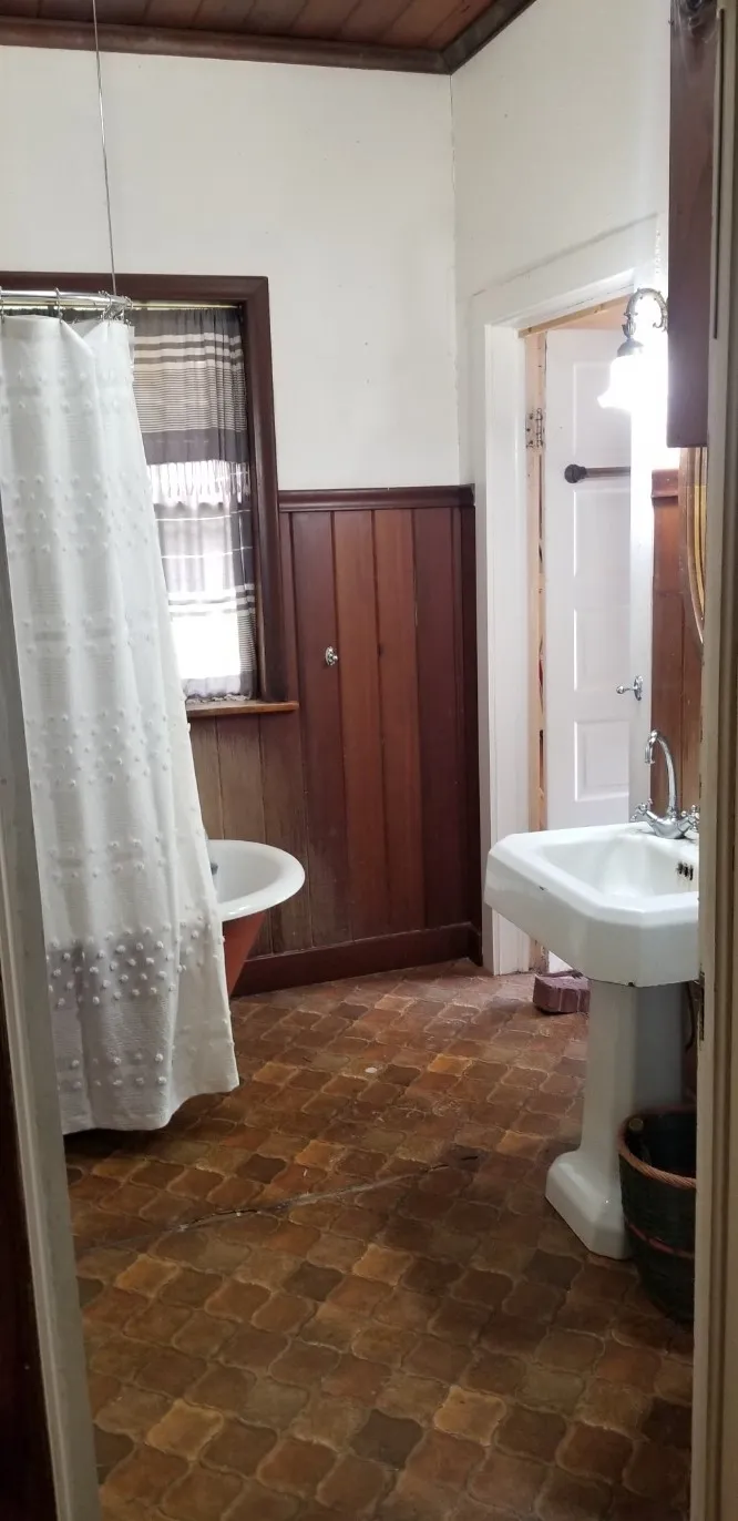 Farm For Sale in Henderson County , 13545 Fm 773, Murchison, Texas 75778, 2 Bedroom, 1 Bathroom, Garage spaces, 1,470 Sqft, built in 1879, Price $435,000, mls#21308695, Real Estate Agent in Murchison, Homes For Sale in Henderson county, Homes For Sale in Murchison, Realtor in Murchison Texas, Real Estate Brokerage Independent Realty Texas, Luminita Cordes Realtor