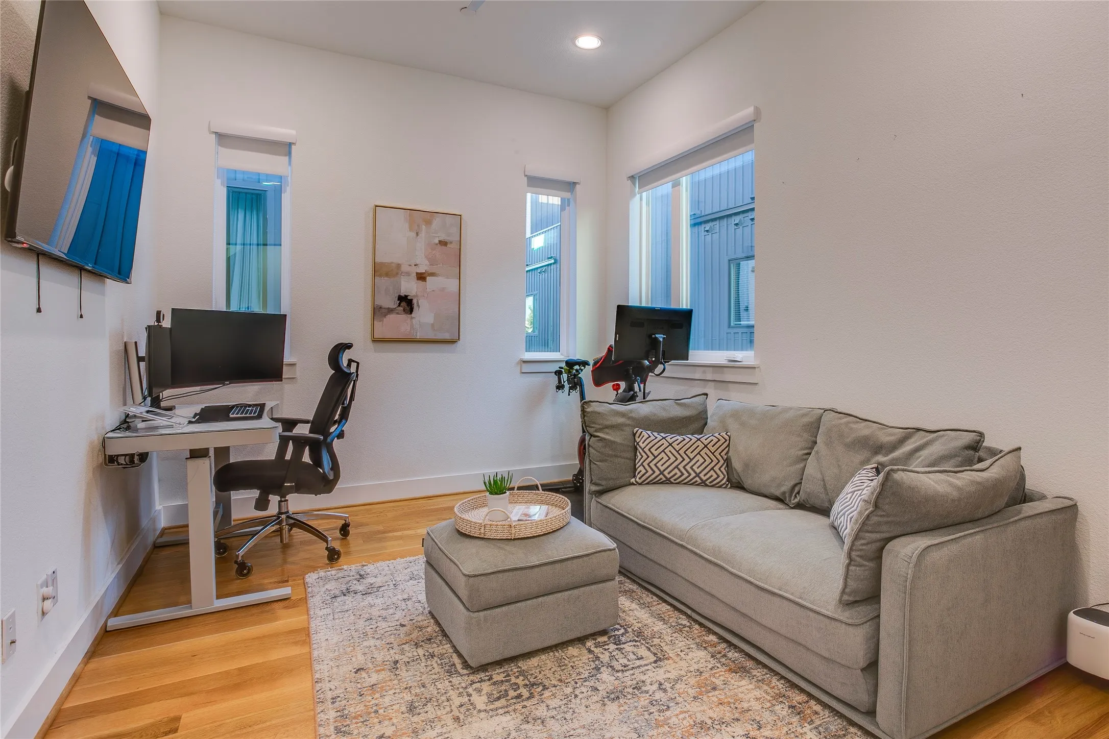 Daybed in the office for an additonal guest room