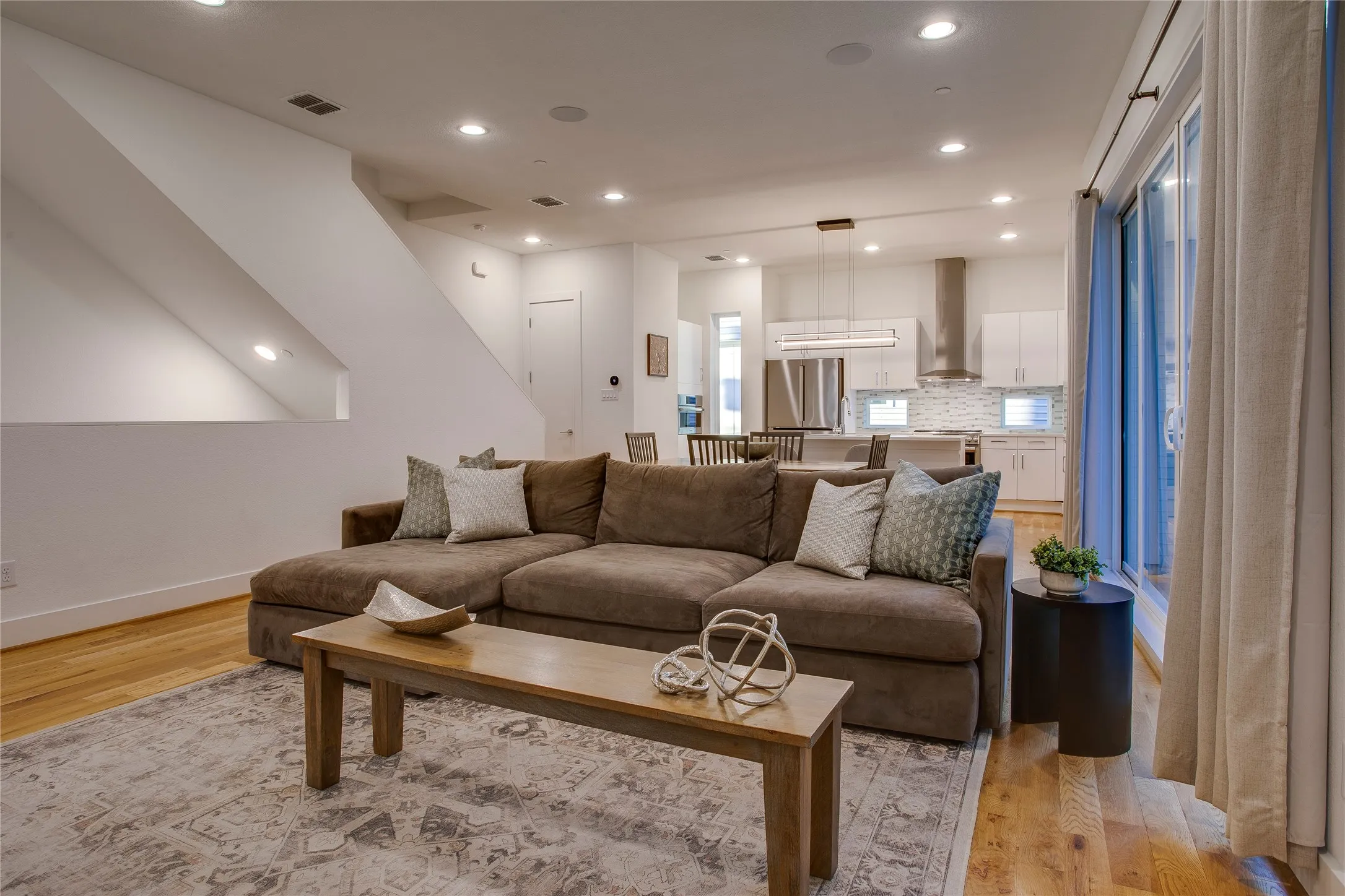 Townhouse For Sale in Dallas County , 1936 Kearney Court, Dallas, Texas 75204, 3 Bedroom, 4 Bathroom, 2 Garage spaces, 2,171 Sqft, built in 2022, mls#21308688, Real Estate Agent in Dallas, Homes For Sale in Dallas county, Homes For Sale in Dallas, Realtor in Dallas Texas, Real Estate Brokerage Independent Realty Texas, Luminita Cordes Realtor