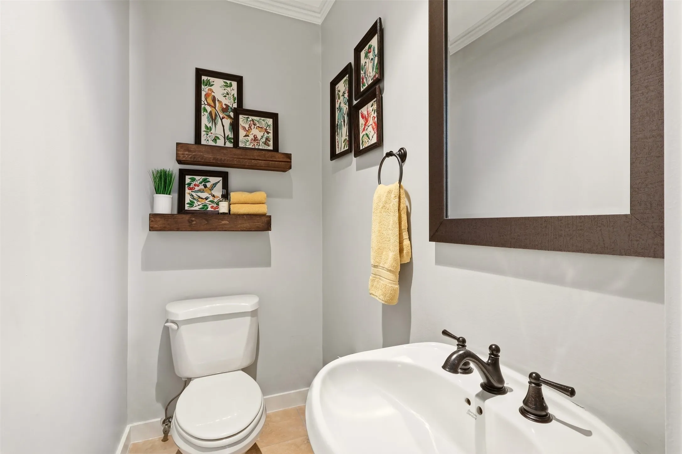 Condominium For Sale in Dallas County , 3922 Gilbert Avenue 211, Dallas, Texas 75219, 2 Bedroom, 3 Bathroom, 2 Garage spaces, 1,394 Sqft, built in 1997, mls#21308080, Real Estate Agent in Dallas, Homes For Sale in Dallas county, Homes For Sale in Dallas, Realtor in Dallas Texas, Real Estate Brokerage Independent Realty Texas, Luminita Cordes Realtor