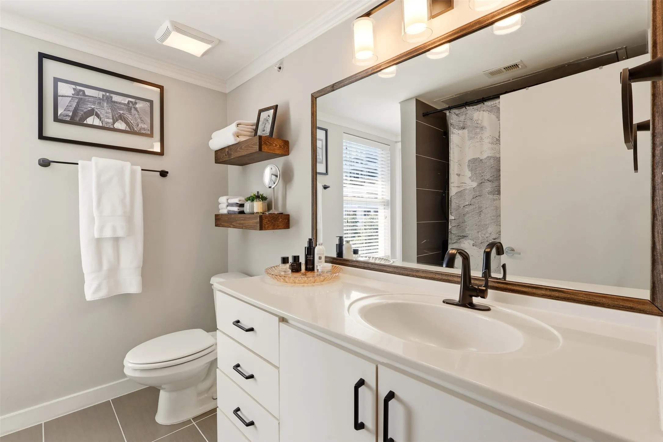 Condominium For Sale in Dallas County , 3922 Gilbert Avenue 211, Dallas, Texas 75219, 2 Bedroom, 3 Bathroom, 2 Garage spaces, 1,394 Sqft, built in 1997, mls#21308080, Real Estate Agent in Dallas, Homes For Sale in Dallas county, Homes For Sale in Dallas, Realtor in Dallas Texas, Real Estate Brokerage Independent Realty Texas, Luminita Cordes Realtor