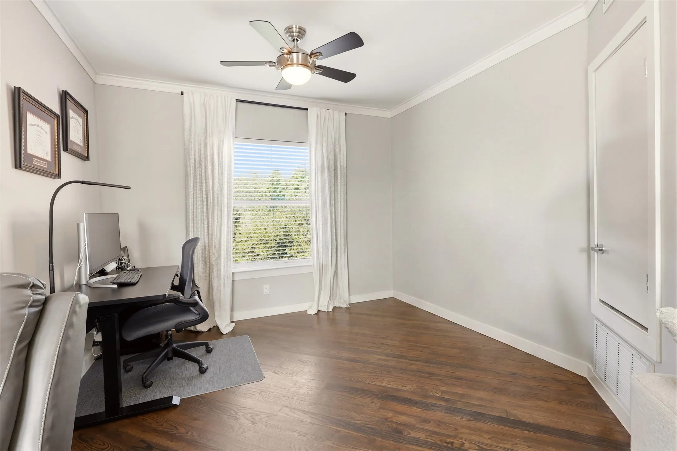 Condominium For Sale in Dallas County , 3922 Gilbert Avenue 211, Dallas, Texas 75219, 2 Bedroom, 3 Bathroom, 2 Garage spaces, 1,394 Sqft, built in 1997, mls#21308080, Real Estate Agent in Dallas, Homes For Sale in Dallas county, Homes For Sale in Dallas, Realtor in Dallas Texas, Real Estate Brokerage Independent Realty Texas, Luminita Cordes Realtor