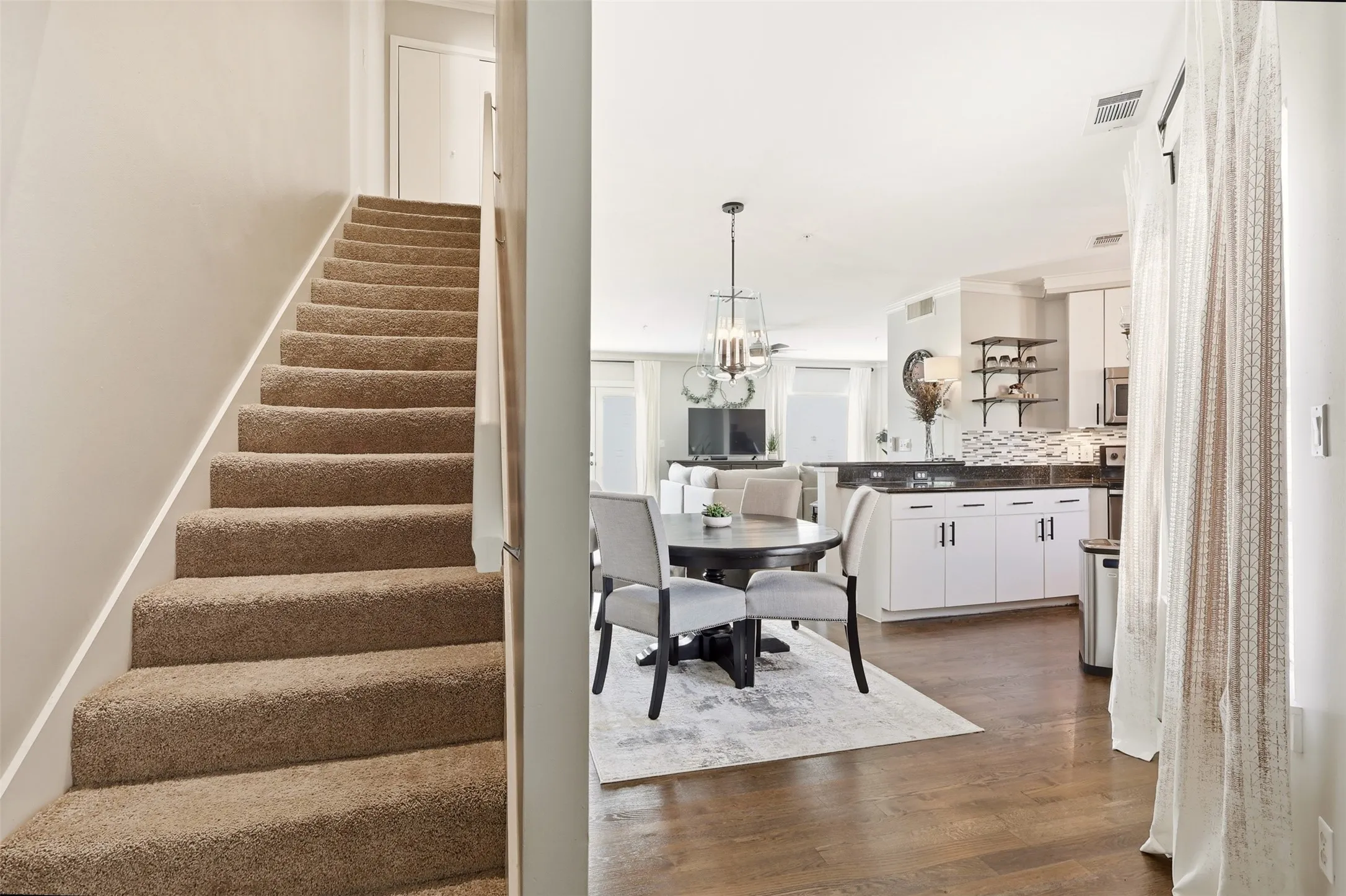 Condominium For Sale in Dallas County , 3922 Gilbert Avenue 211, Dallas, Texas 75219, 2 Bedroom, 3 Bathroom, 2 Garage spaces, 1,394 Sqft, built in 1997, mls#21308080, Real Estate Agent in Dallas, Homes For Sale in Dallas county, Homes For Sale in Dallas, Realtor in Dallas Texas, Real Estate Brokerage Independent Realty Texas, Luminita Cordes Realtor