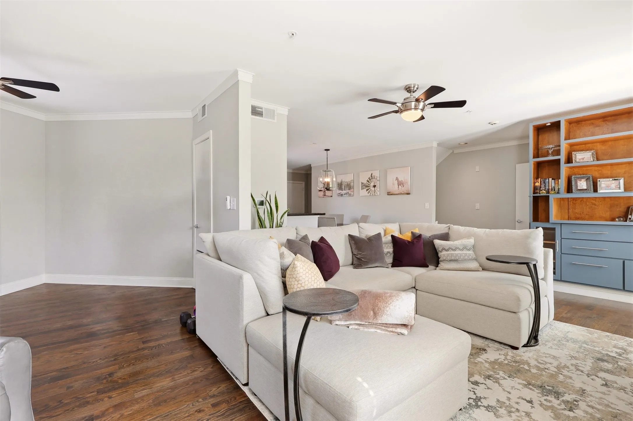 Condominium For Sale in Dallas County , 3922 Gilbert Avenue 211, Dallas, Texas 75219, 2 Bedroom, 3 Bathroom, 2 Garage spaces, 1,394 Sqft, built in 1997, mls#21308080, Real Estate Agent in Dallas, Homes For Sale in Dallas county, Homes For Sale in Dallas, Realtor in Dallas Texas, Real Estate Brokerage Independent Realty Texas, Luminita Cordes Realtor