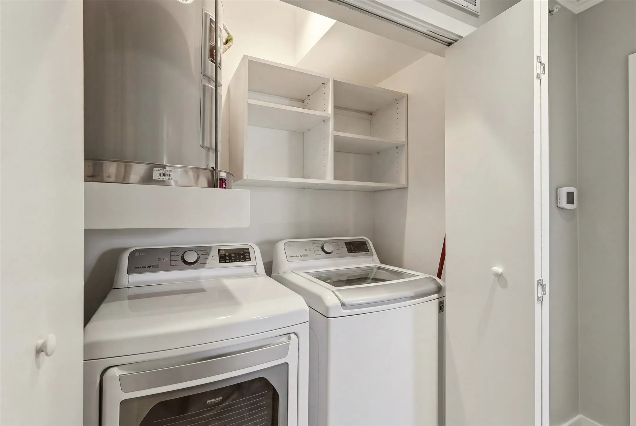 Condominium For Sale in Dallas County , 3922 Gilbert Avenue 211, Dallas, Texas 75219, 2 Bedroom, 3 Bathroom, 2 Garage spaces, 1,394 Sqft, built in 1997, mls#21308080, Real Estate Agent in Dallas, Homes For Sale in Dallas county, Homes For Sale in Dallas, Realtor in Dallas Texas, Real Estate Brokerage Independent Realty Texas, Luminita Cordes Realtor