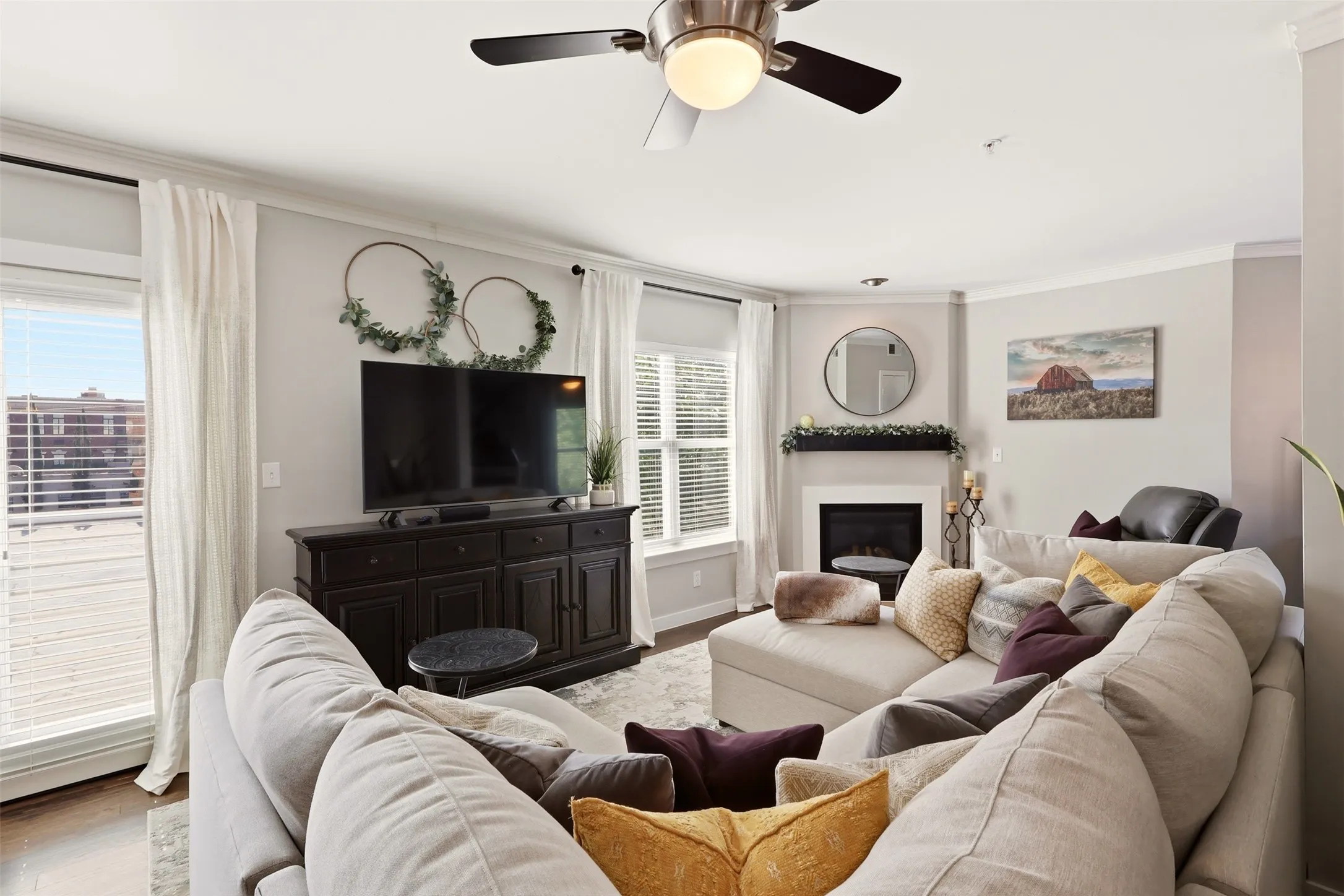 Condominium For Sale in Dallas County , 3922 Gilbert Avenue 211, Dallas, Texas 75219, 2 Bedroom, 3 Bathroom, 2 Garage spaces, 1,394 Sqft, built in 1997, mls#21308080, Real Estate Agent in Dallas, Homes For Sale in Dallas county, Homes For Sale in Dallas, Realtor in Dallas Texas, Real Estate Brokerage Independent Realty Texas, Luminita Cordes Realtor