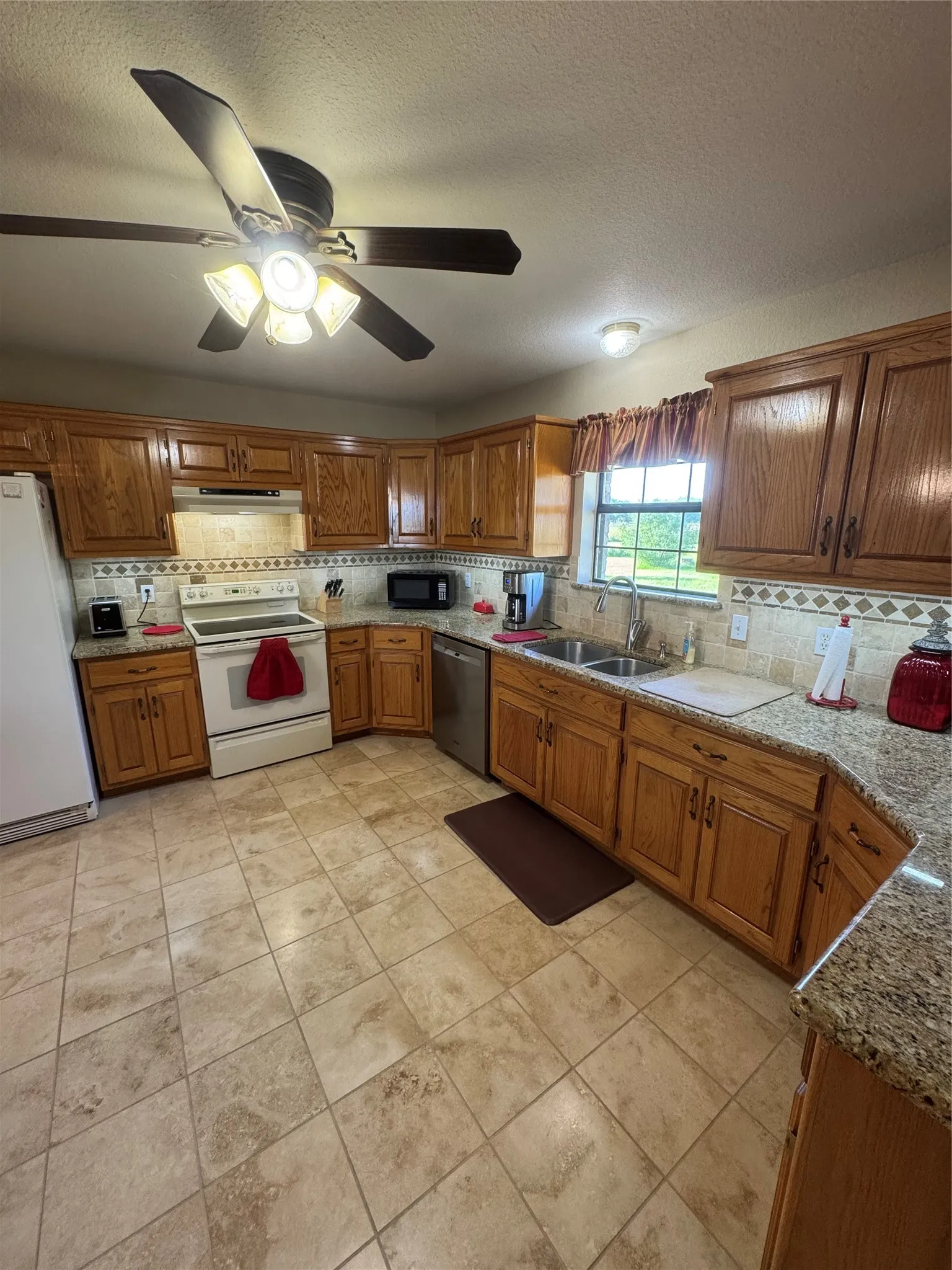 Farm For Sale in Kaufman County , 6655 County Road 118, Kaufman, Texas 75142, 3 Bedrooms, 3 Bathrooms, 2 Garage spaces, 1,833 Sqft, built in 1996, Price $900,000, mls#21282192, Real Estate Agent in Kaufman, Homes For Sale in Kaufman county, Homes For Sale in Kaufman, Realtor in Kaufman Texas, Real Estate Brokerage Independent Realty Texas, Luminita Cordes Realtor