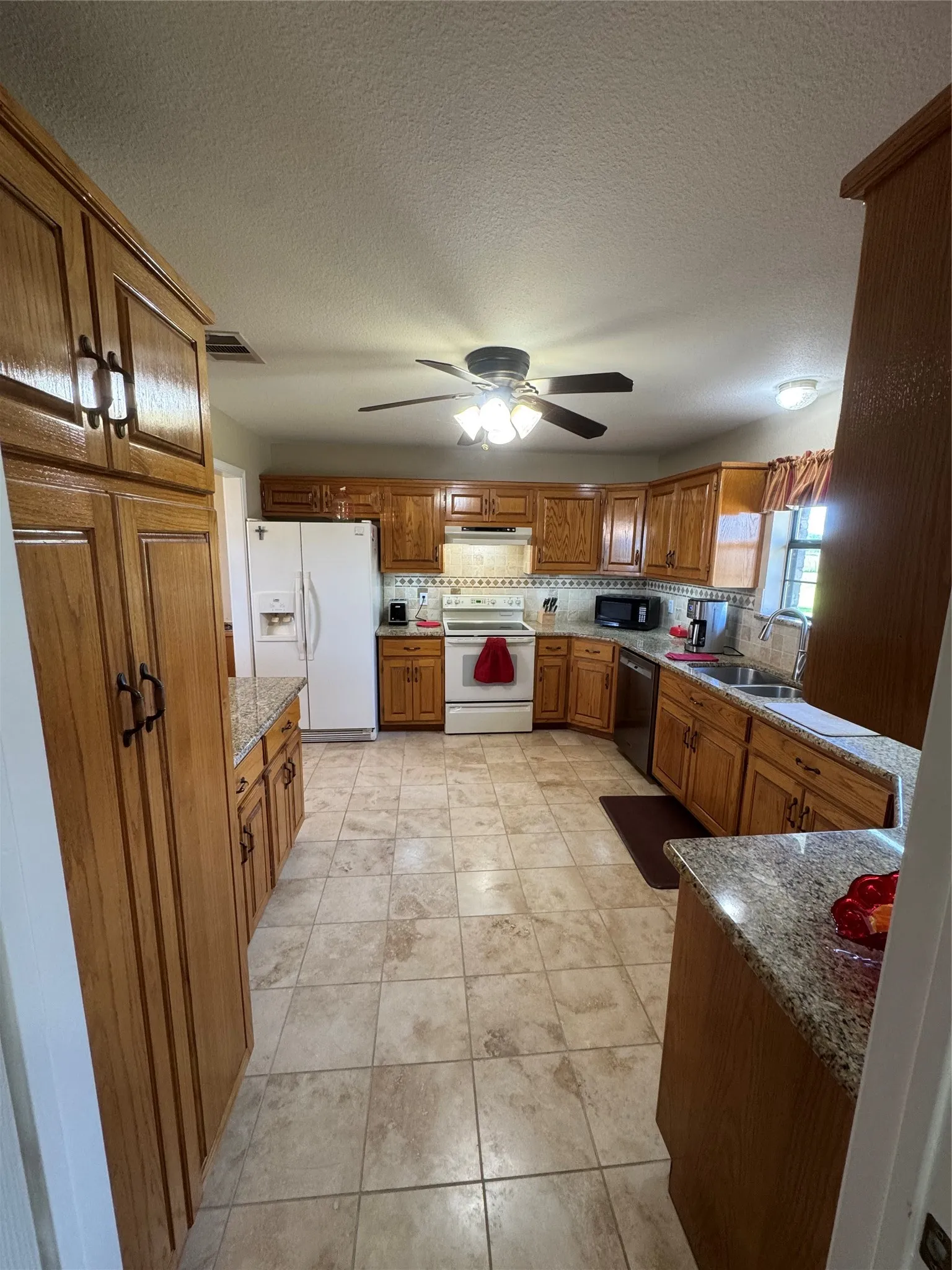 Farm For Sale in Kaufman County , 6655 County Road 118, Kaufman, Texas 75142, 3 Bedrooms, 3 Bathrooms, 2 Garage spaces, 1,833 Sqft, built in 1996, Price $900,000, mls#21282192, Real Estate Agent in Kaufman, Homes For Sale in Kaufman county, Homes For Sale in Kaufman, Realtor in Kaufman Texas, Real Estate Brokerage Independent Realty Texas, Luminita Cordes Realtor
