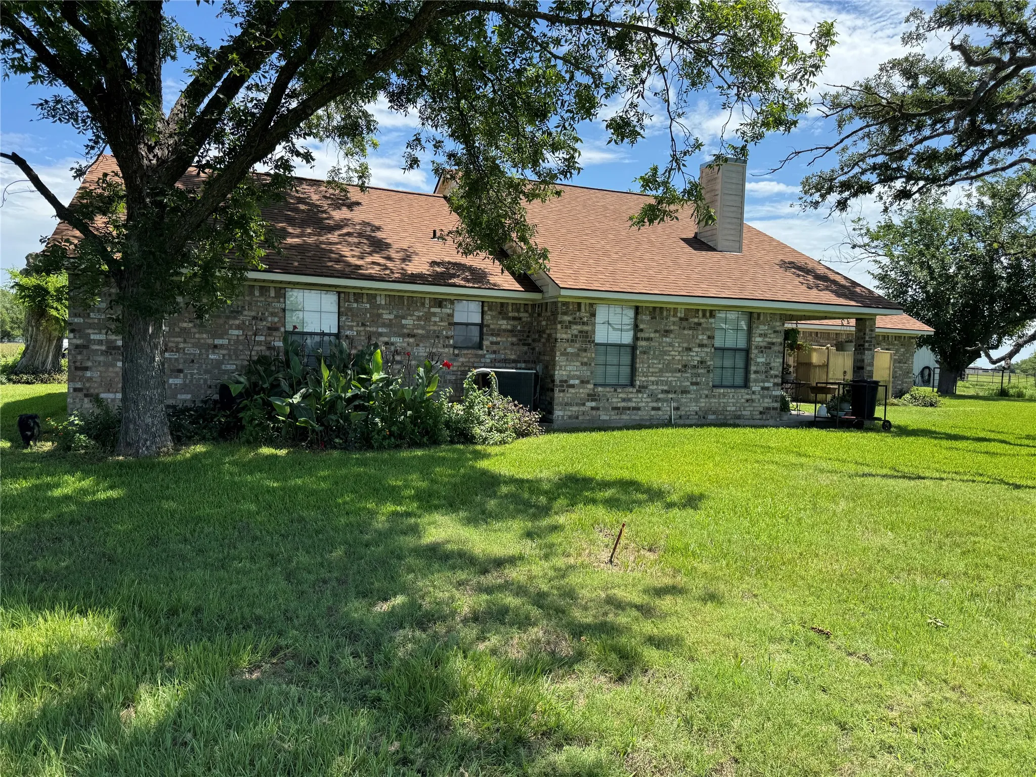 Farm For Sale in Kaufman County , 6655 County Road 118, Kaufman, Texas 75142, 3 Bedrooms, 3 Bathrooms, 2 Garage spaces, 1,833 Sqft, built in 1996, Price $900,000, mls#21282192, Real Estate Agent in Kaufman, Homes For Sale in Kaufman county, Homes For Sale in Kaufman, Realtor in Kaufman Texas, Real Estate Brokerage Independent Realty Texas, Luminita Cordes Realtor