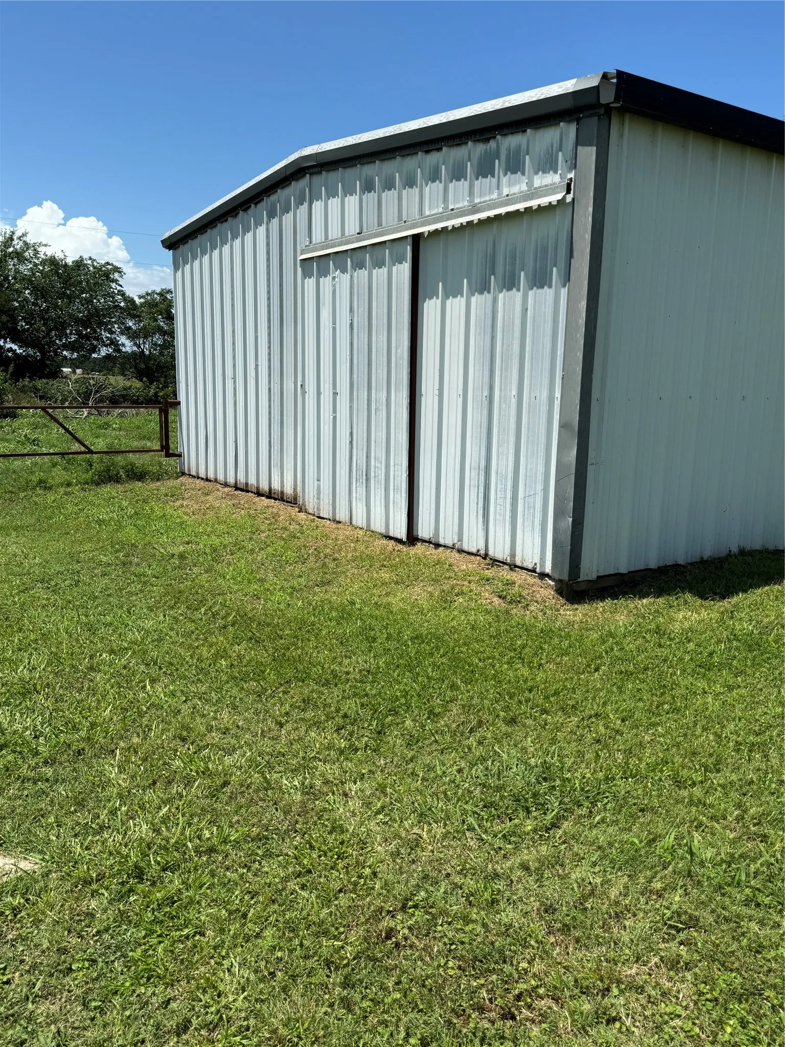 Farm For Sale in Kaufman County , 6655 County Road 118, Kaufman, Texas 75142, 3 Bedrooms, 3 Bathrooms, 2 Garage spaces, 1,833 Sqft, built in 1996, Price $900,000, mls#21282192, Real Estate Agent in Kaufman, Homes For Sale in Kaufman county, Homes For Sale in Kaufman, Realtor in Kaufman Texas, Real Estate Brokerage Independent Realty Texas, Luminita Cordes Realtor