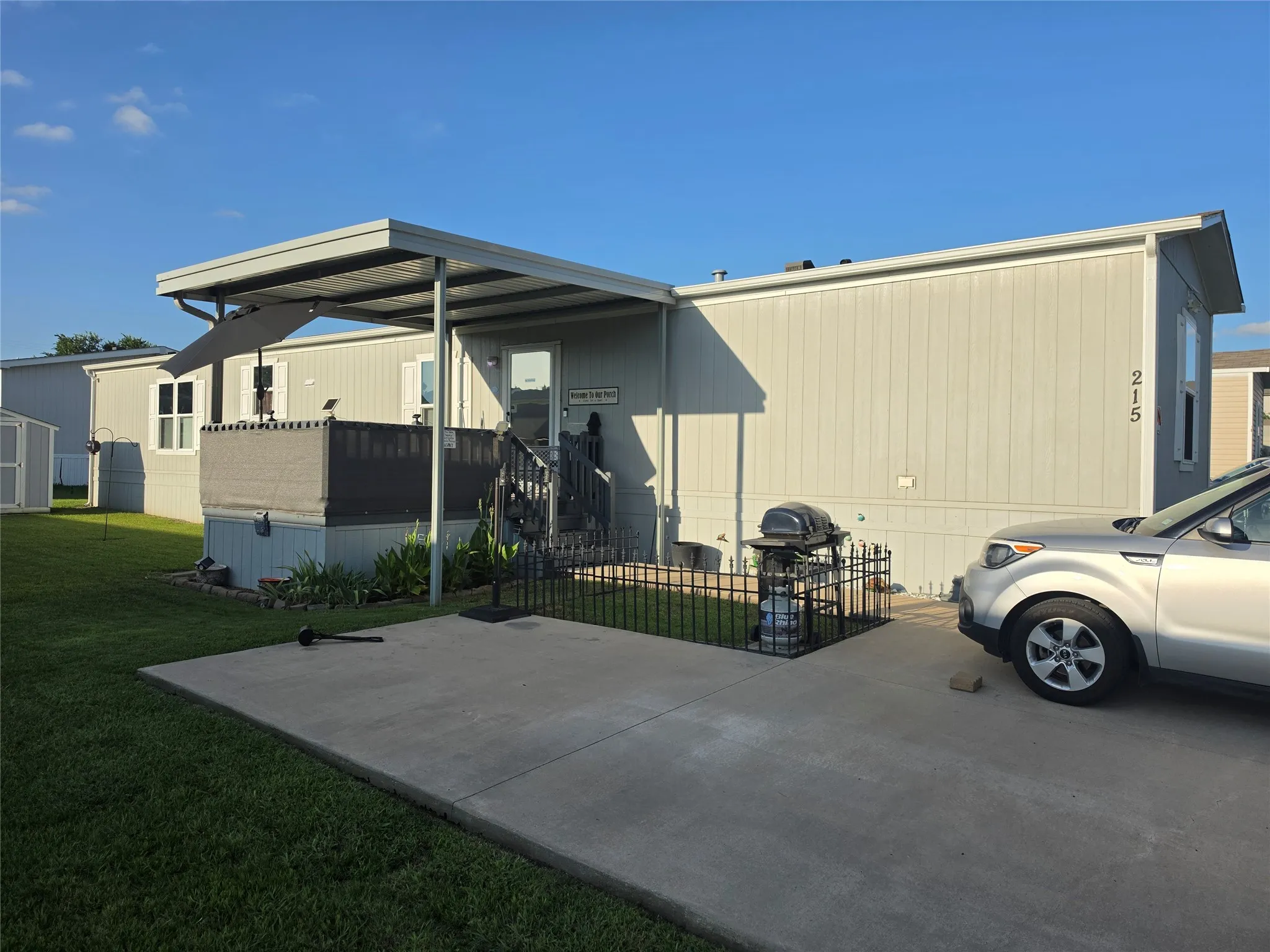 Manufactured Home For Sale in Grayson County , 215 Cannon Lane, Knollwood, Texas 75092, 3 Bedroom, 2 Bathroom, 2 Garage spaces, 1,140 Sqft, built in 2021, mls#21308569, Real Estate Agent in Knollwood, Homes For Sale in Grayson county, Homes For Sale in Knollwood, Realtor in Knollwood Texas, Real Estate Brokerage Independent Realty Texas, Luminita Cordes Realtor