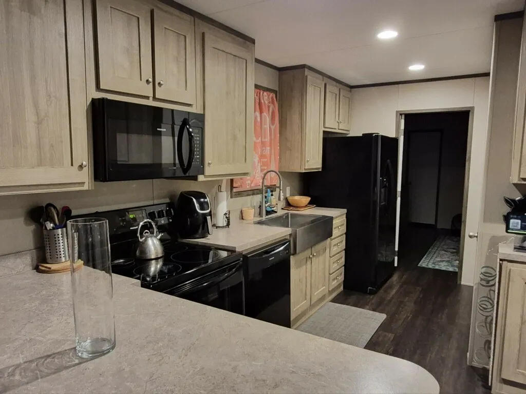 Manufactured Home For Sale in Grayson County , 215 Cannon Lane, Knollwood, Texas 75092, 3 Bedroom, 2 Bathroom, 2 Garage spaces, 1,140 Sqft, built in 2021, mls#21308569, Real Estate Agent in Knollwood, Homes For Sale in Grayson county, Homes For Sale in Knollwood, Realtor in Knollwood Texas, Real Estate Brokerage Independent Realty Texas, Luminita Cordes Realtor