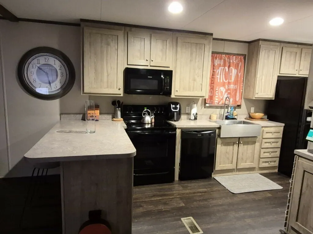 Manufactured Home For Sale in Grayson County , 215 Cannon Lane, Knollwood, Texas 75092, 3 Bedroom, 2 Bathroom, 2 Garage spaces, 1,140 Sqft, built in 2021, mls#21308569, Real Estate Agent in Knollwood, Homes For Sale in Grayson county, Homes For Sale in Knollwood, Realtor in Knollwood Texas, Real Estate Brokerage Independent Realty Texas, Luminita Cordes Realtor