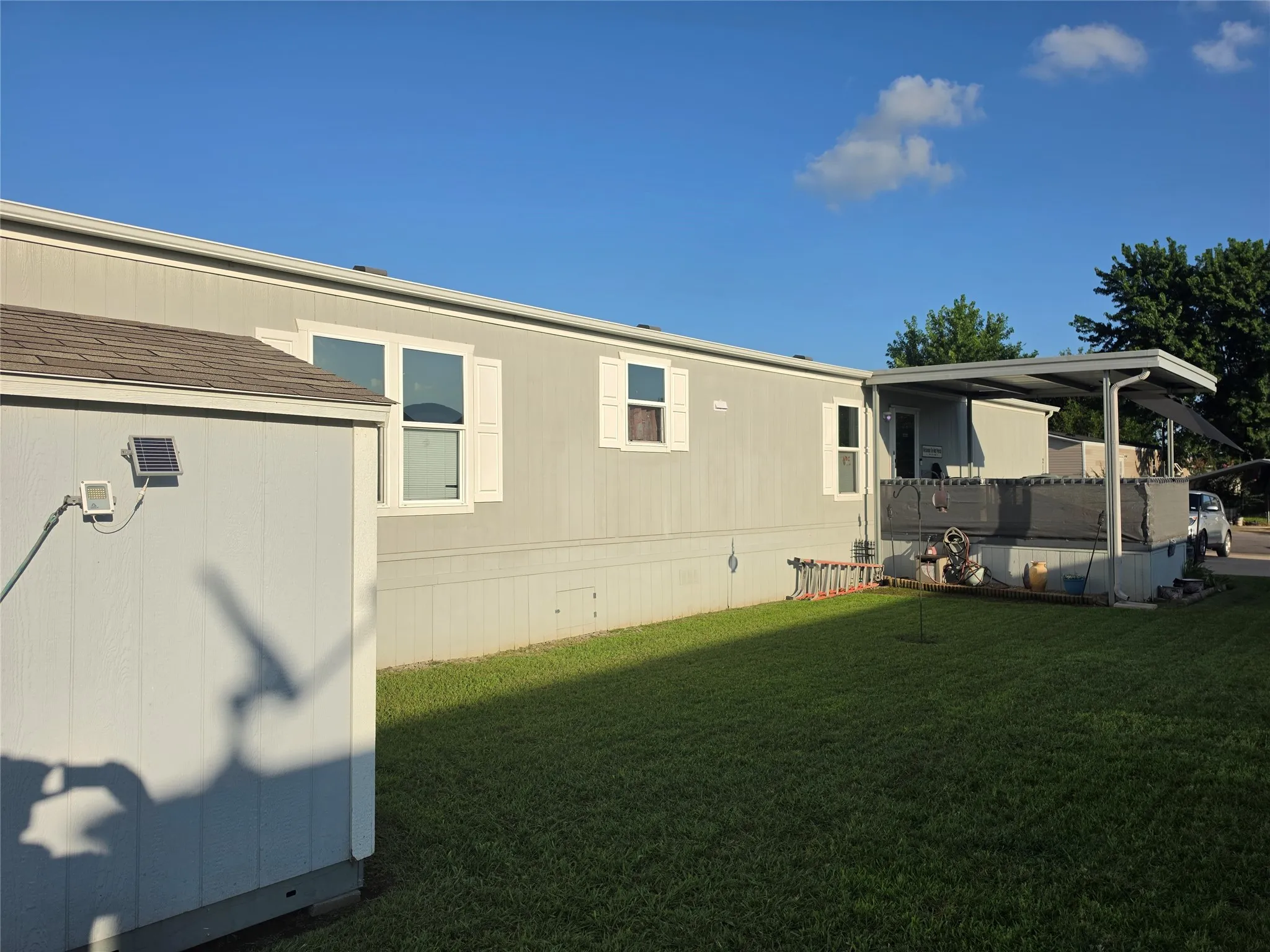 Manufactured Home For Sale in Grayson County , 215 Cannon Lane, Knollwood, Texas 75092, 3 Bedroom, 2 Bathroom, 2 Garage spaces, 1,140 Sqft, built in 2021, mls#21308569, Real Estate Agent in Knollwood, Homes For Sale in Grayson county, Homes For Sale in Knollwood, Realtor in Knollwood Texas, Real Estate Brokerage Independent Realty Texas, Luminita Cordes Realtor