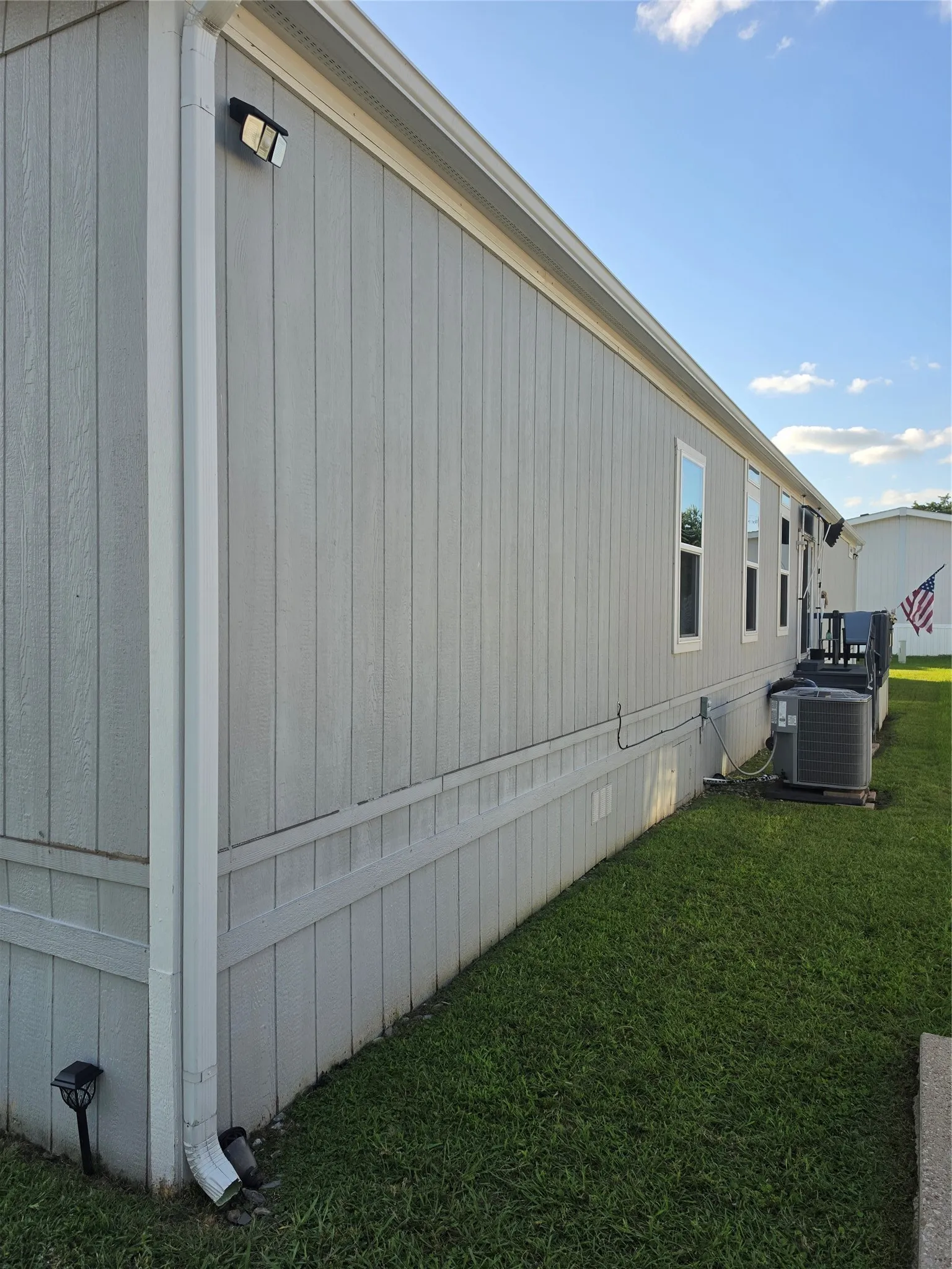 Manufactured Home For Sale in Grayson County , 215 Cannon Lane, Knollwood, Texas 75092, 3 Bedroom, 2 Bathroom, 2 Garage spaces, 1,140 Sqft, built in 2021, mls#21308569, Real Estate Agent in Knollwood, Homes For Sale in Grayson county, Homes For Sale in Knollwood, Realtor in Knollwood Texas, Real Estate Brokerage Independent Realty Texas, Luminita Cordes Realtor