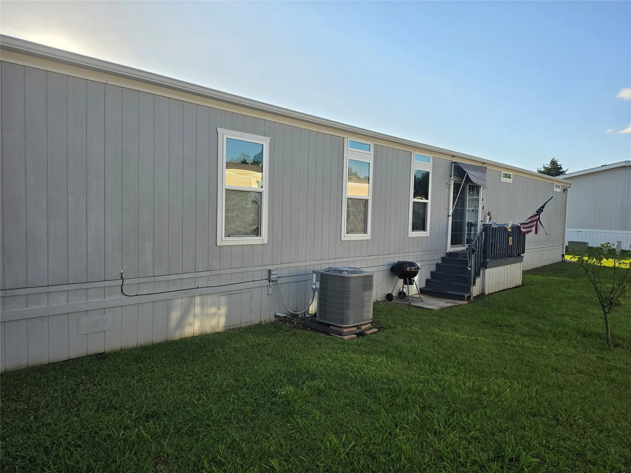 Manufactured Home For Sale in Grayson County , 215 Cannon Lane, Knollwood, Texas 75092, 3 Bedroom, 2 Bathroom, 2 Garage spaces, 1,140 Sqft, built in 2021, mls#21308569, Real Estate Agent in Knollwood, Homes For Sale in Grayson county, Homes For Sale in Knollwood, Realtor in Knollwood Texas, Real Estate Brokerage Independent Realty Texas, Luminita Cordes Realtor