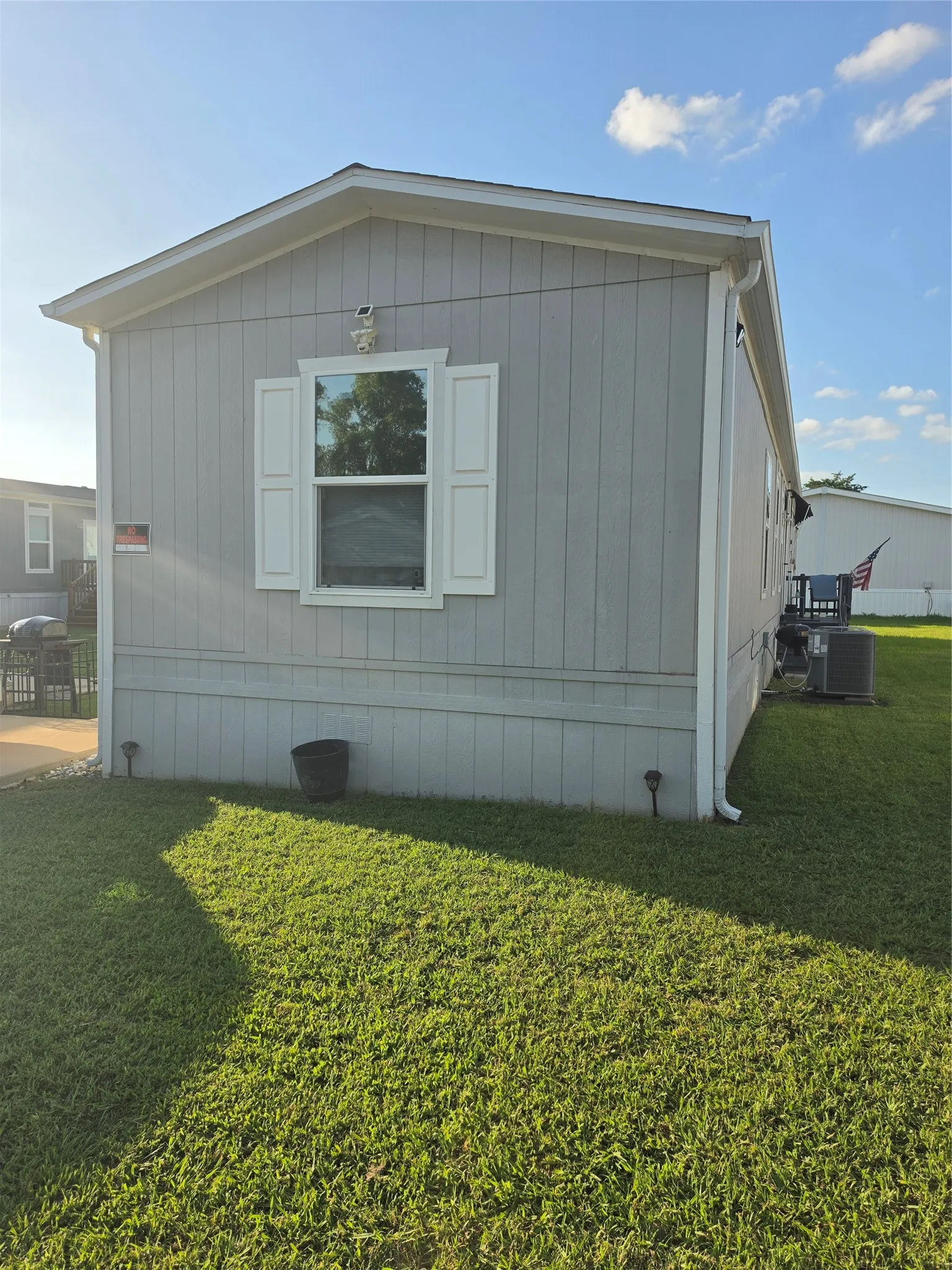 Manufactured Home For Sale in Grayson County , 215 Cannon Lane, Knollwood, Texas 75092, 3 Bedroom, 2 Bathroom, 2 Garage spaces, 1,140 Sqft, built in 2021, mls#21308569, Real Estate Agent in Knollwood, Homes For Sale in Grayson county, Homes For Sale in Knollwood, Realtor in Knollwood Texas, Real Estate Brokerage Independent Realty Texas, Luminita Cordes Realtor