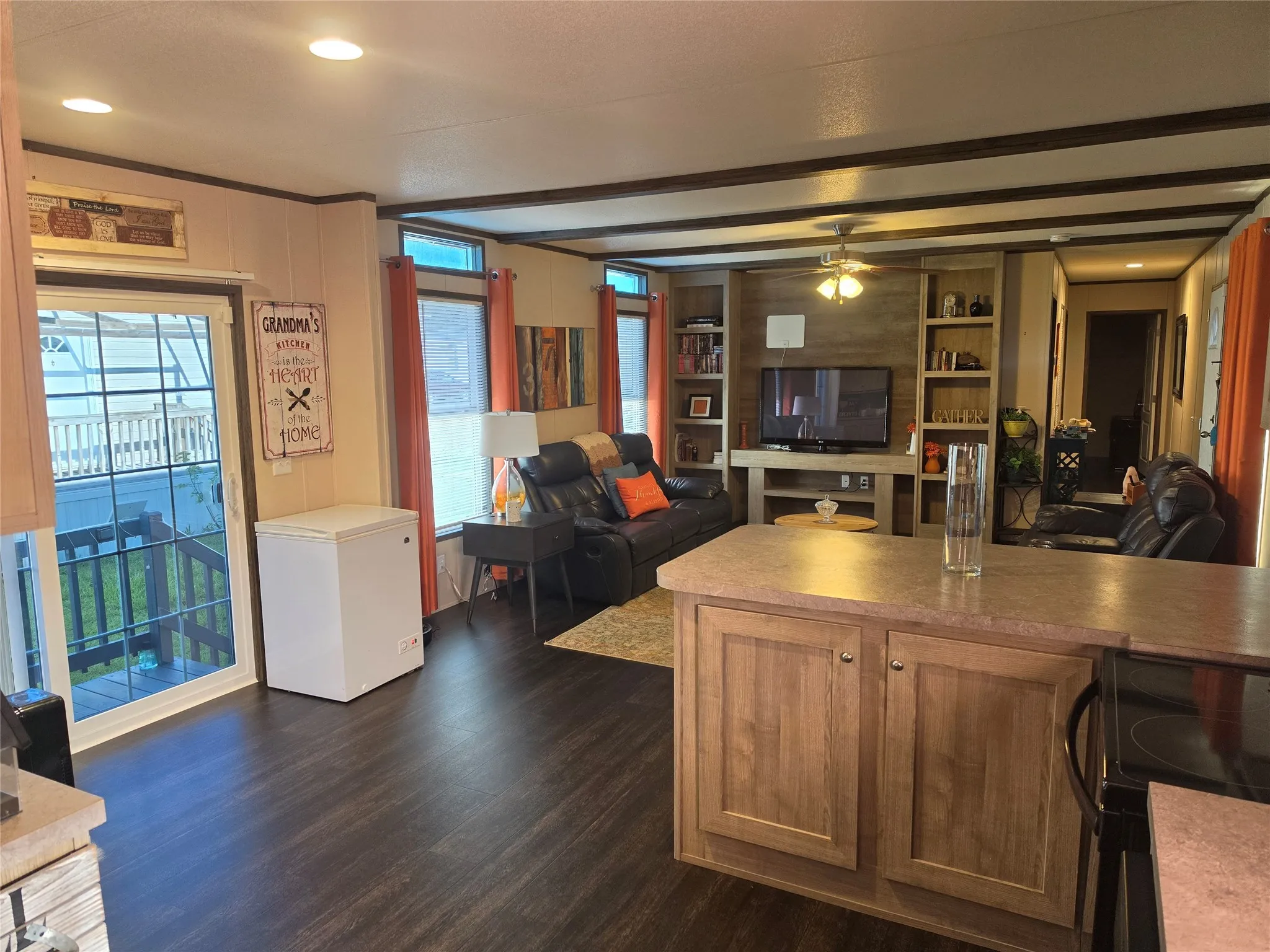 Manufactured Home For Sale in Grayson County , 215 Cannon Lane, Knollwood, Texas 75092, 3 Bedroom, 2 Bathroom, 2 Garage spaces, 1,140 Sqft, built in 2021, mls#21308569, Real Estate Agent in Knollwood, Homes For Sale in Grayson county, Homes For Sale in Knollwood, Realtor in Knollwood Texas, Real Estate Brokerage Independent Realty Texas, Luminita Cordes Realtor