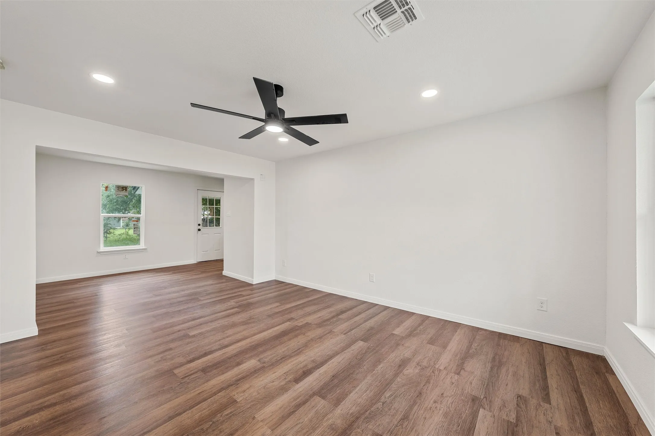 Single Family Residence For Sale in Mc Lennan County , 2225 Joey Drive, Waco, Texas 76711, 3 Bedroom, 1 Bathroom, Garage spaces, 1,200 Sqft, built in 1954, mls#21308704, Real Estate Agent in Waco, Homes For Sale in Mc Lennan county, Homes For Sale in Waco, Realtor in Waco Texas, Real Estate Brokerage Independent Realty Texas, Luminita Cordes Realtor