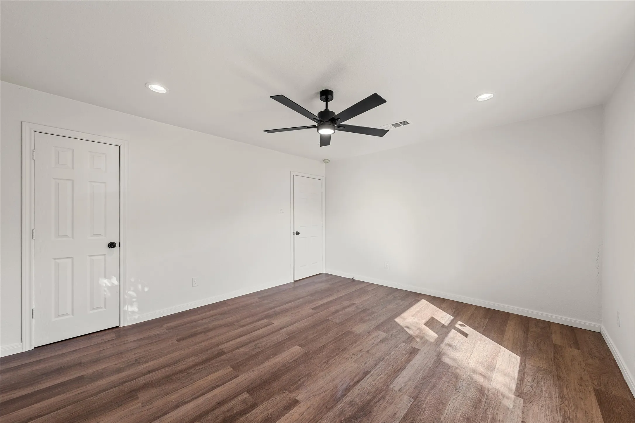 Single Family Residence For Sale in Mc Lennan County , 2225 Joey Drive, Waco, Texas 76711, 3 Bedroom, 1 Bathroom, Garage spaces, 1,200 Sqft, built in 1954, mls#21308704, Real Estate Agent in Waco, Homes For Sale in Mc Lennan county, Homes For Sale in Waco, Realtor in Waco Texas, Real Estate Brokerage Independent Realty Texas, Luminita Cordes Realtor