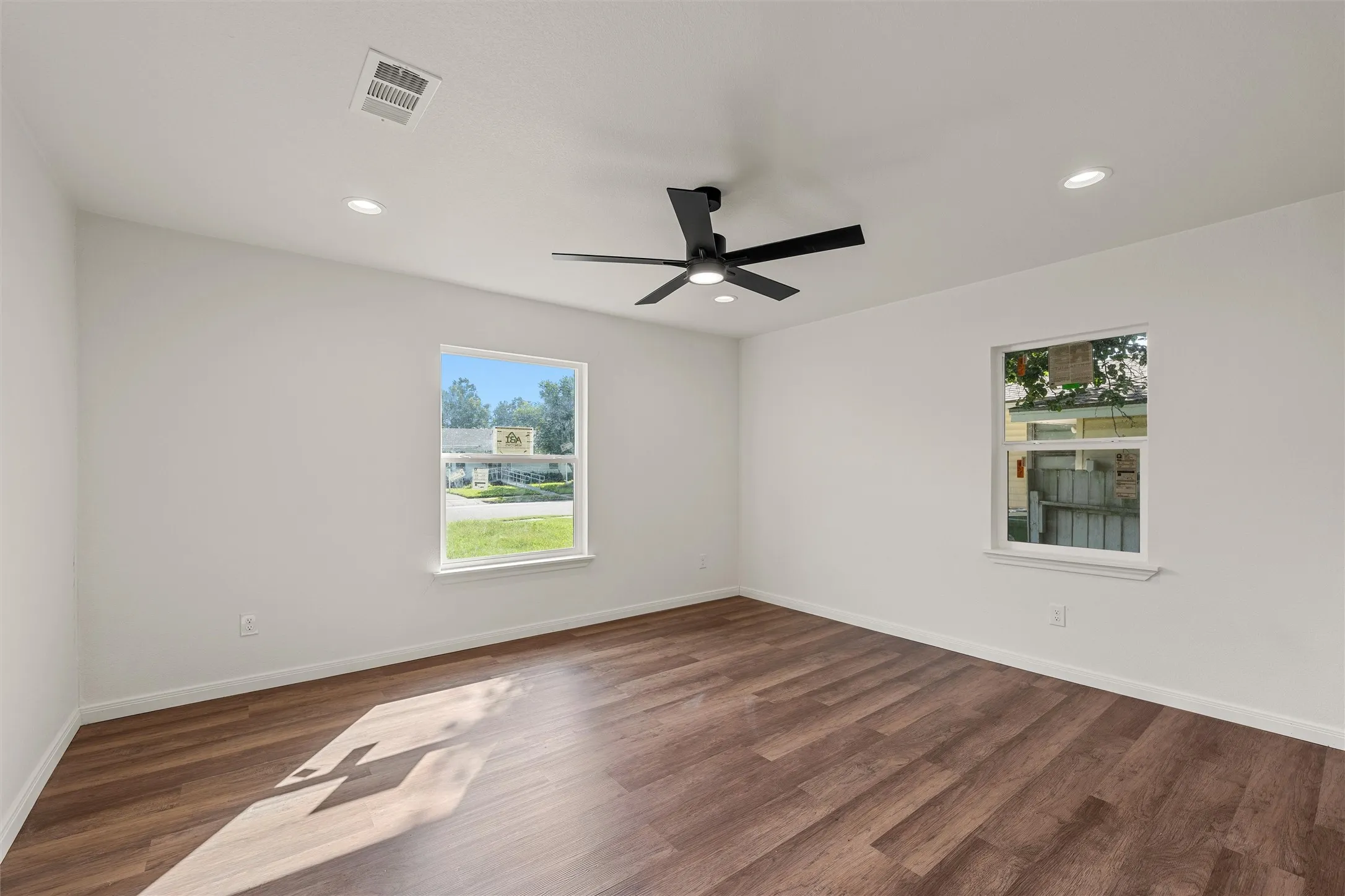 Single Family Residence For Sale in Mc Lennan County , 2225 Joey Drive, Waco, Texas 76711, 3 Bedroom, 1 Bathroom, Garage spaces, 1,200 Sqft, built in 1954, mls#21308704, Real Estate Agent in Waco, Homes For Sale in Mc Lennan county, Homes For Sale in Waco, Realtor in Waco Texas, Real Estate Brokerage Independent Realty Texas, Luminita Cordes Realtor