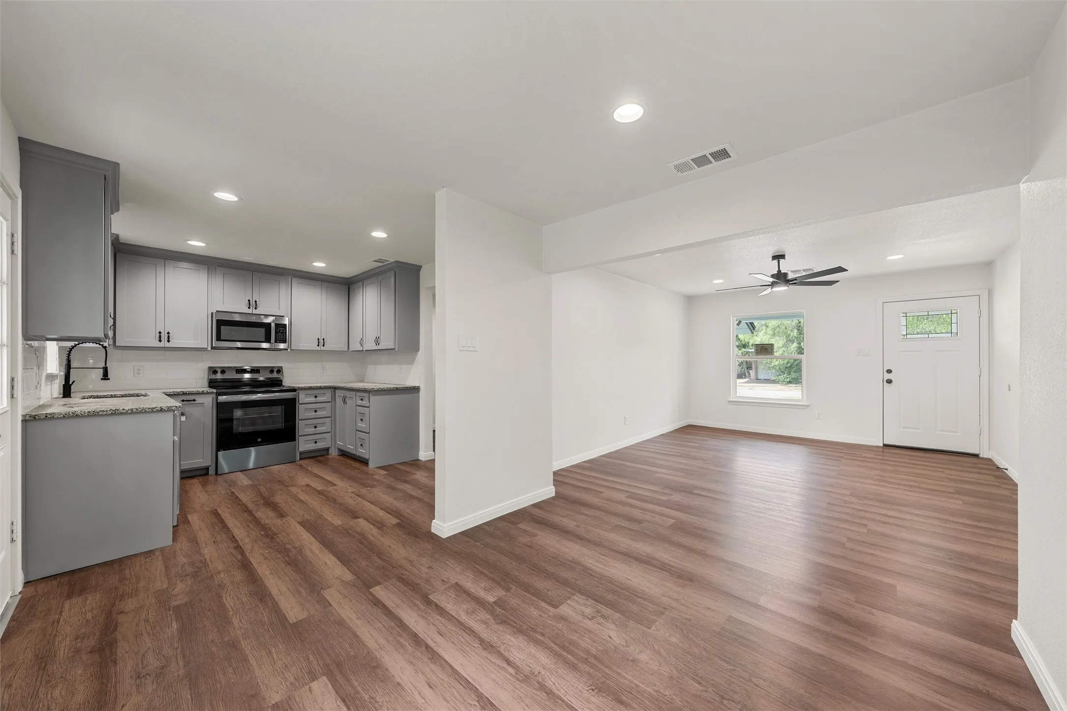 Single Family Residence For Sale in Mc Lennan County , 2225 Joey Drive, Waco, Texas 76711, 3 Bedroom, 1 Bathroom, Garage spaces, 1,200 Sqft, built in 1954, mls#21308704, Real Estate Agent in Waco, Homes For Sale in Mc Lennan county, Homes For Sale in Waco, Realtor in Waco Texas, Real Estate Brokerage Independent Realty Texas, Luminita Cordes Realtor
