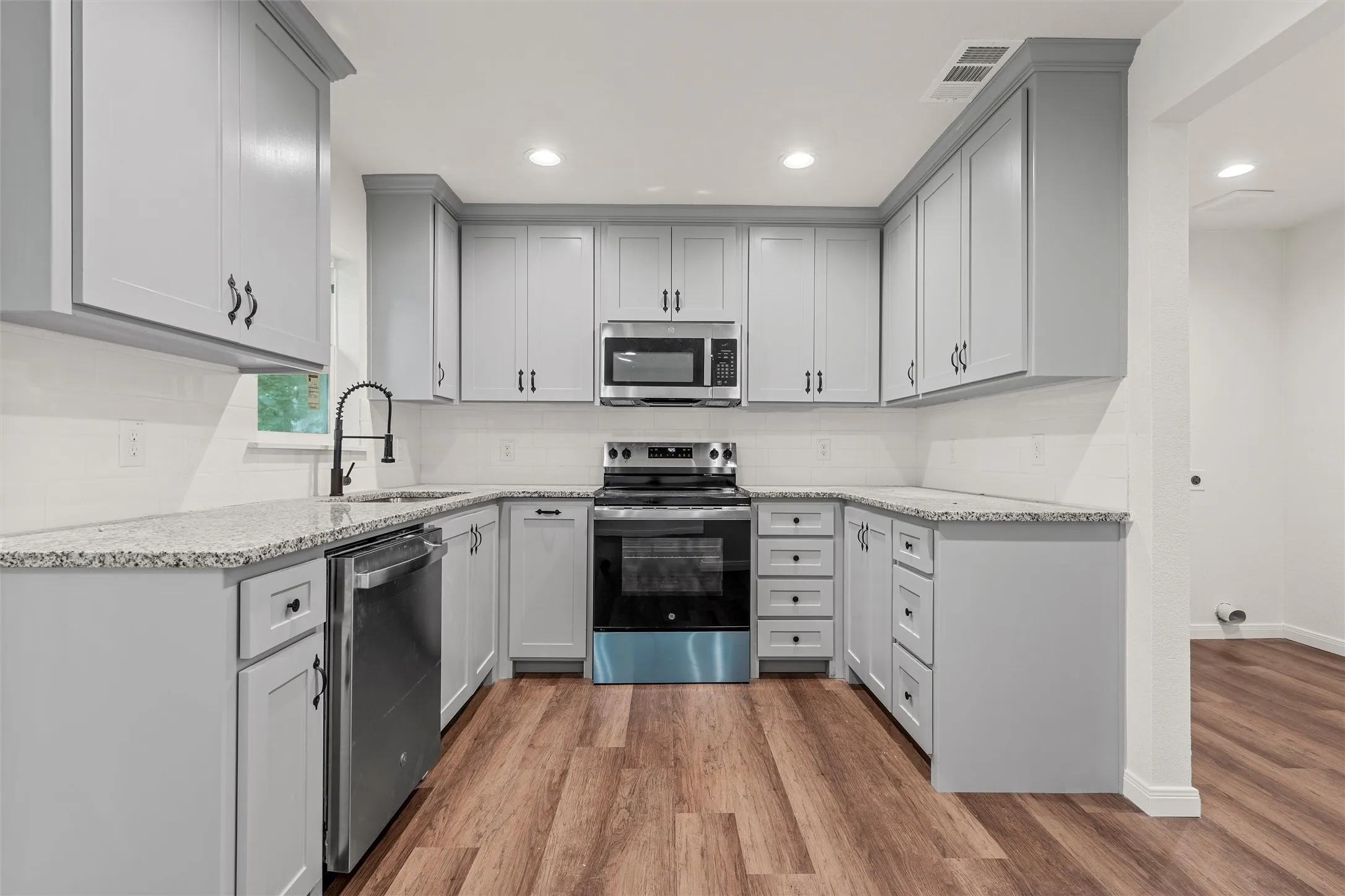 Single Family Residence For Sale in Mc Lennan County , 2225 Joey Drive, Waco, Texas 76711, 3 Bedroom, 1 Bathroom, Garage spaces, 1,200 Sqft, built in 1954, mls#21308704, Real Estate Agent in Waco, Homes For Sale in Mc Lennan county, Homes For Sale in Waco, Realtor in Waco Texas, Real Estate Brokerage Independent Realty Texas, Luminita Cordes Realtor