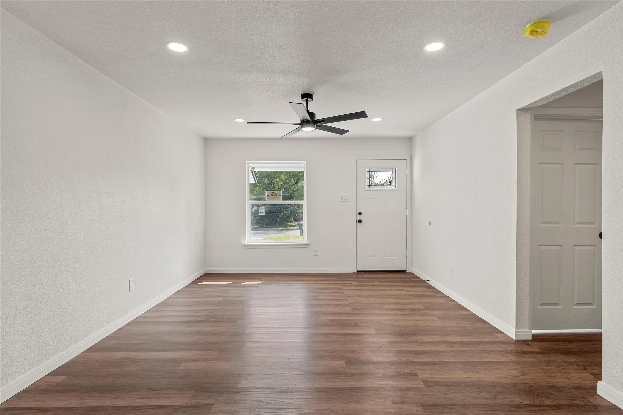 Single Family Residence For Sale in Mc Lennan County , 2225 Joey Drive, Waco, Texas 76711, 3 Bedroom, 1 Bathroom, Garage spaces, 1,200 Sqft, built in 1954, mls#21308704, Real Estate Agent in Waco, Homes For Sale in Mc Lennan county, Homes For Sale in Waco, Realtor in Waco Texas, Real Estate Brokerage Independent Realty Texas, Luminita Cordes Realtor