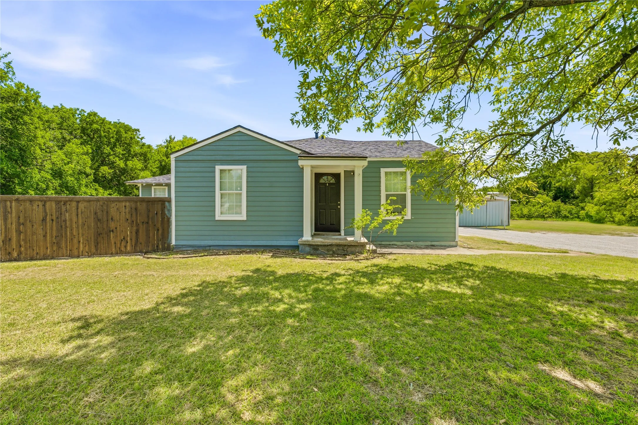 Single Family Residence For Sale in Young County , 111 Medlan Chapel Road, Graham, Texas 76450, 4 Bedroom, 2 Bathroom, Garage spaces, 2,024 Sqft, built in 1940, mls#21308441, Real Estate Agent in Graham, Homes For Sale in Young county, Homes For Sale in Graham, Realtor in Graham Texas, Real Estate Brokerage Independent Realty Texas, Luminita Cordes Realtor